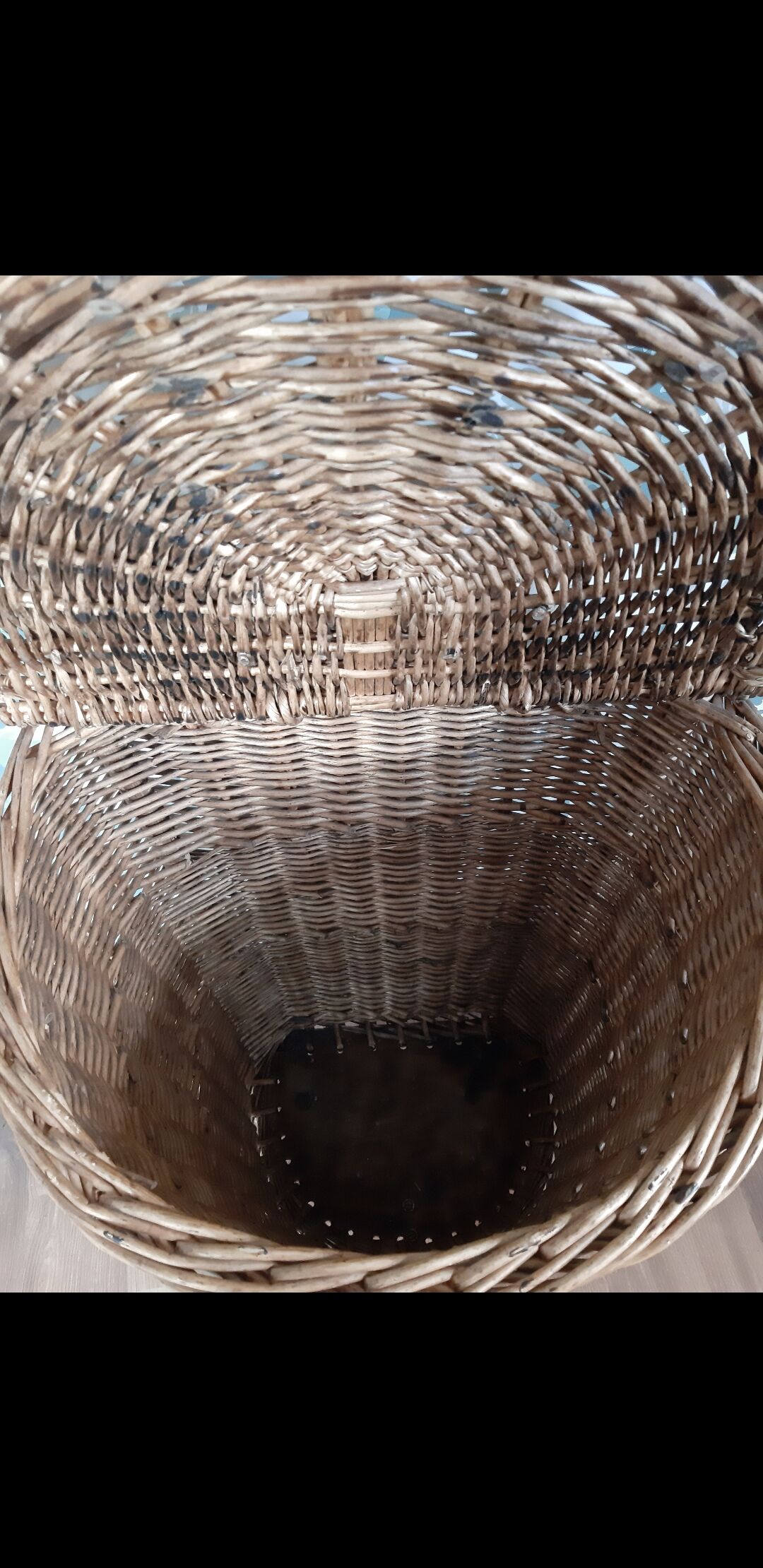 Wicker wheeled trolley