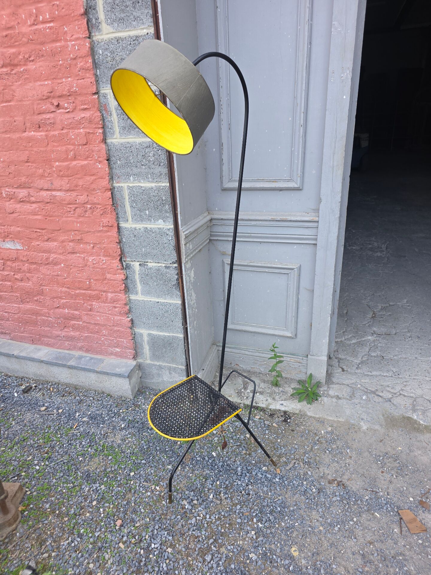 Lampadaire tripode style Matégot années 50