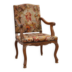 Fauteuil en noyer sculpté - point