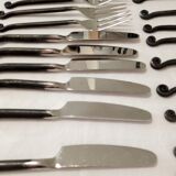 Ménagère 24 pièces en acier martelé