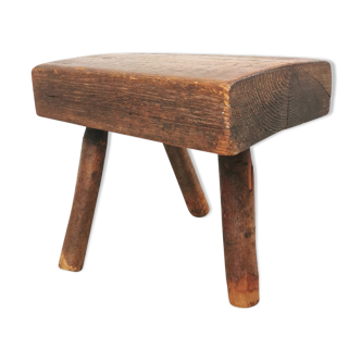 Artisanal tripod stool