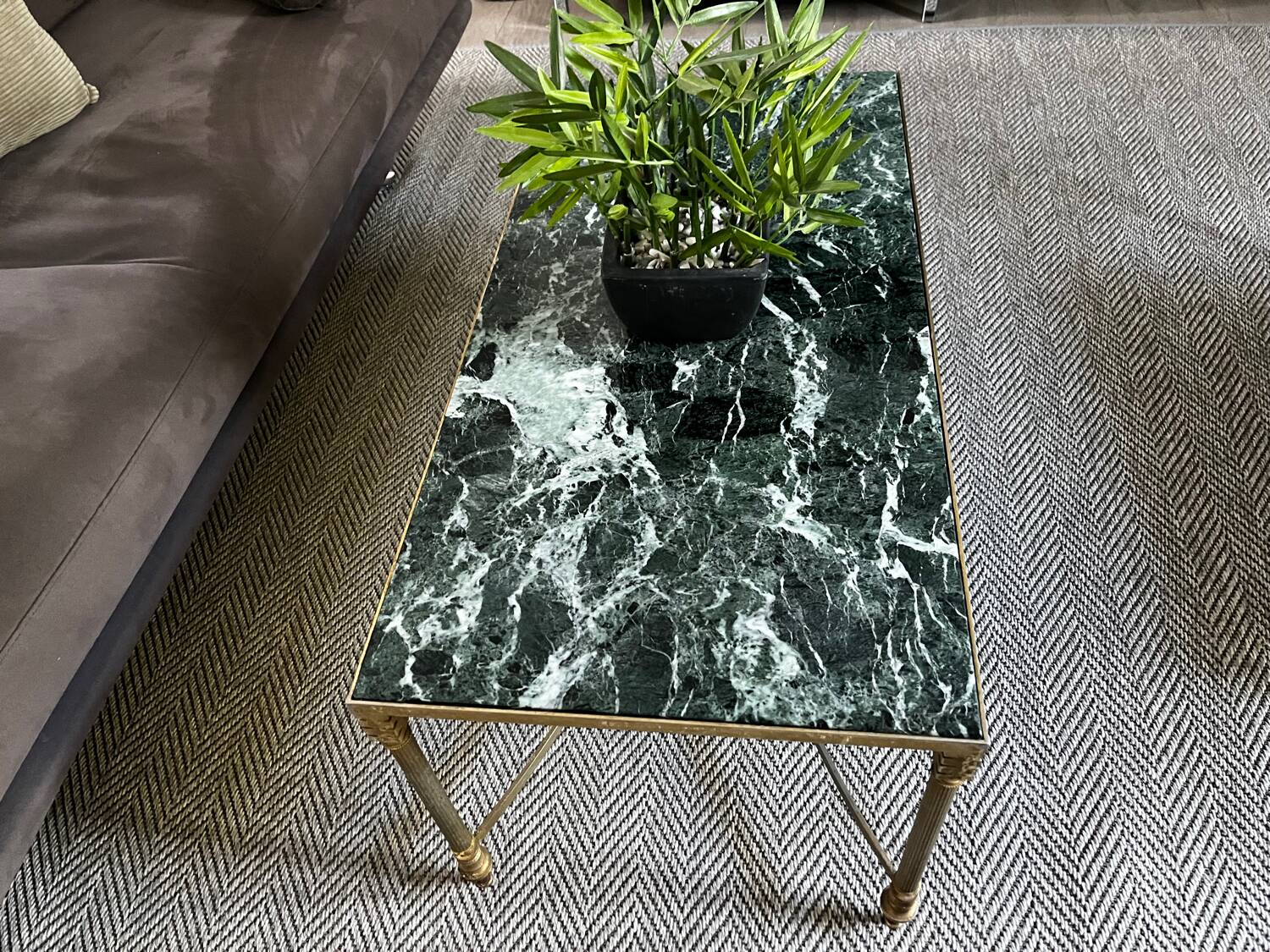 Art Deco coffee table in green marble – An elegant and refined piece.