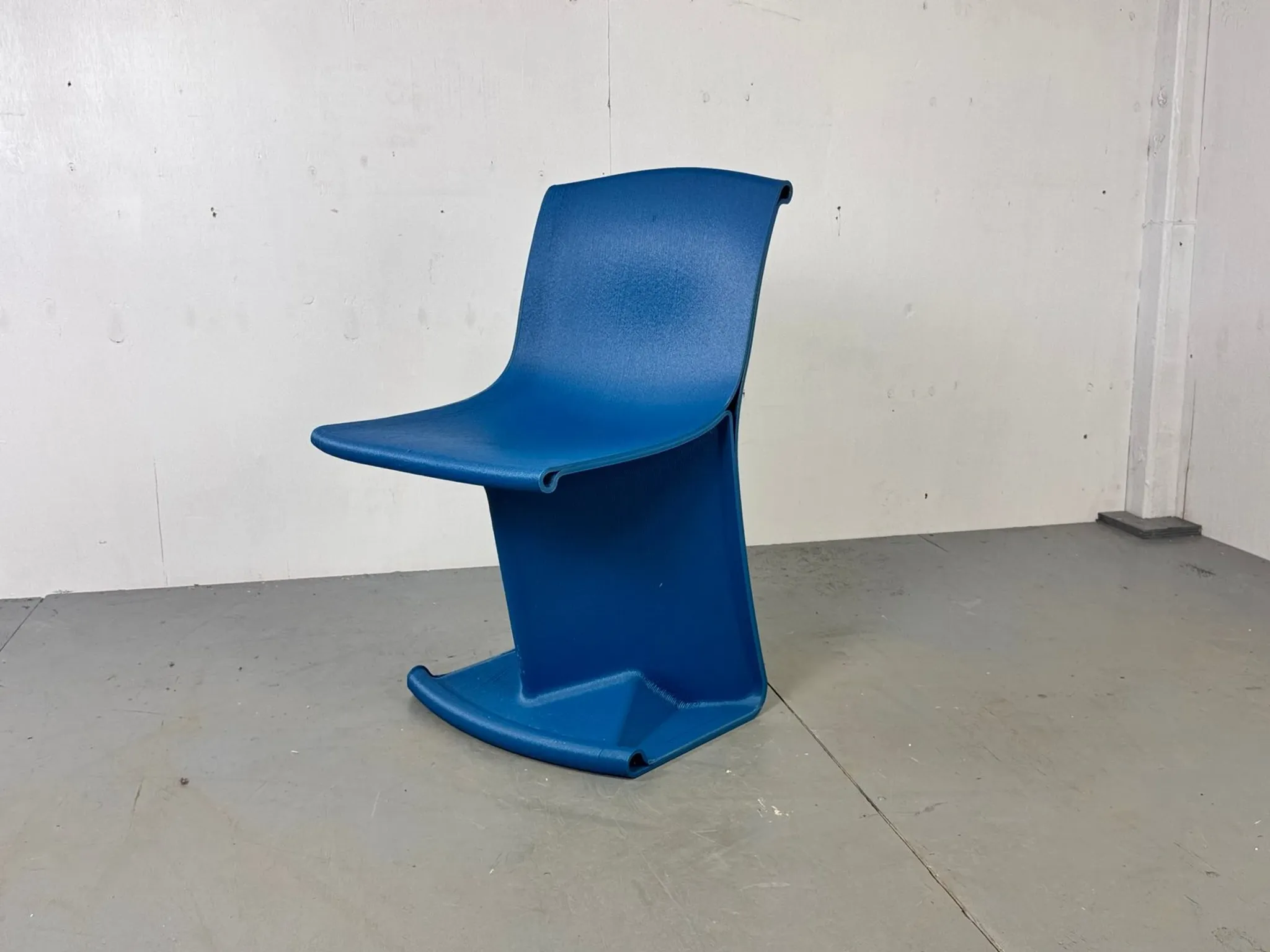 Chaise moderne futuriste infinie imprimée en 3D attribuée à Dirk Vander Kooij, années 2000.