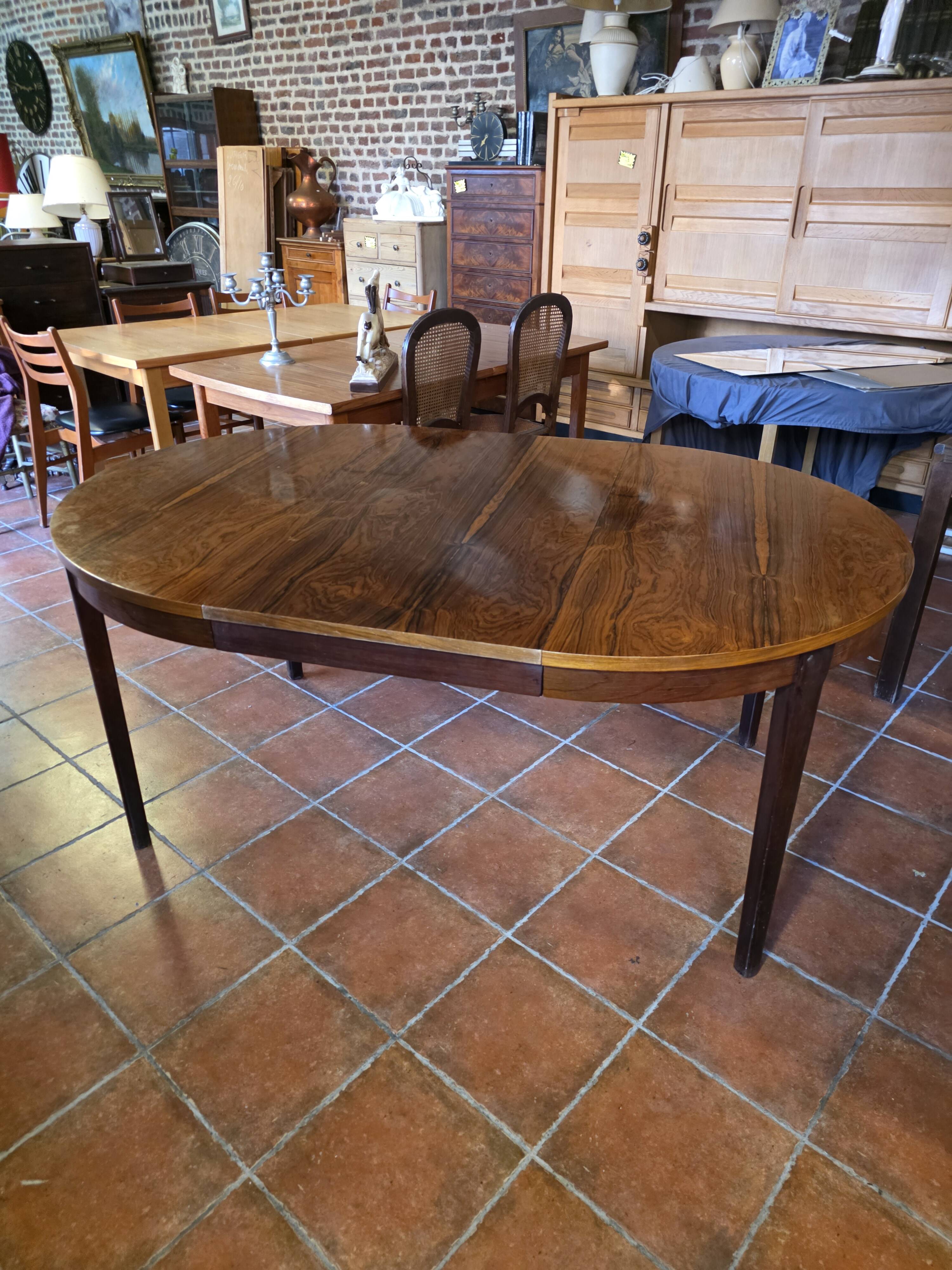 Scandinavian extendable table in rosewood from the 1960s, with 2 extensions.