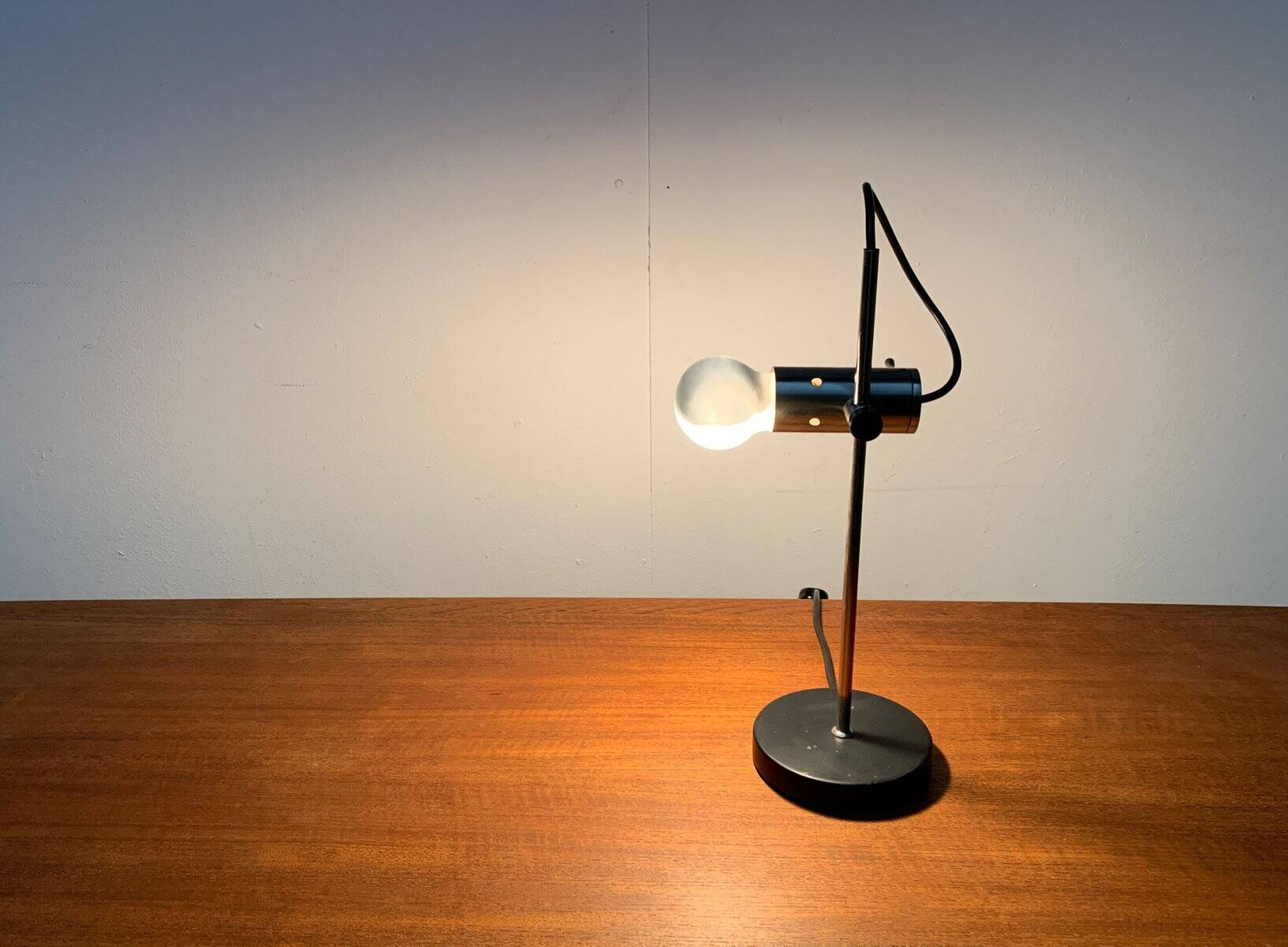Italian table lamp model 251 by Tito Agnoli for Oluce, 1950s.