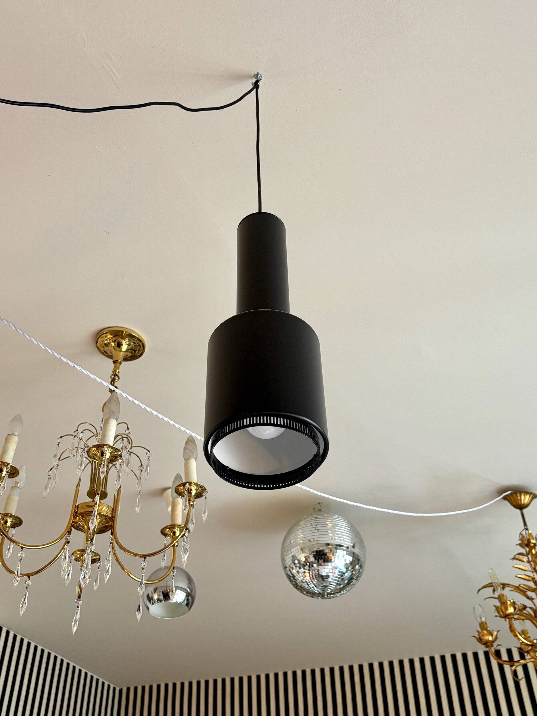 Suspension "Hand Grenade" A110 en acier laqué noir par Alvar Aalto pour Art