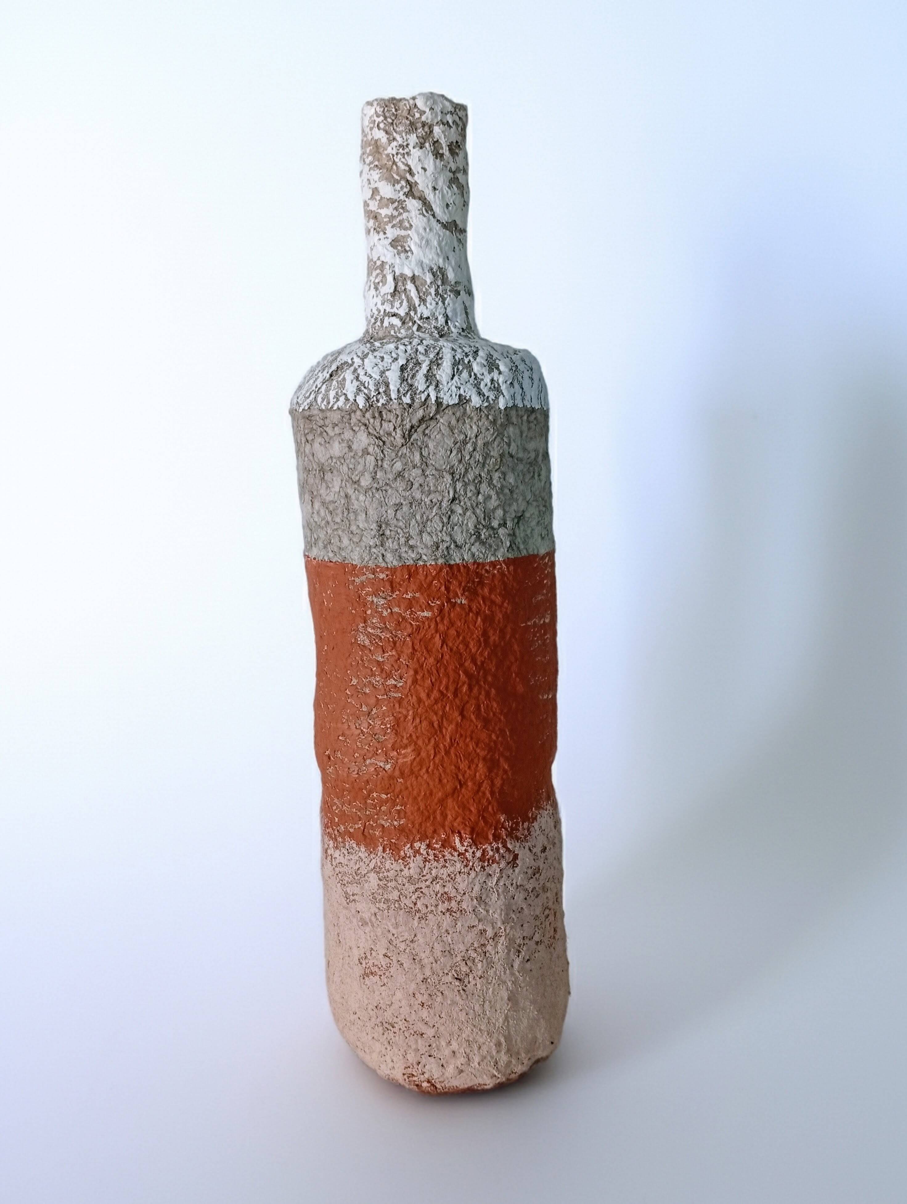Sculptural vase with a mineral Boho spirit.