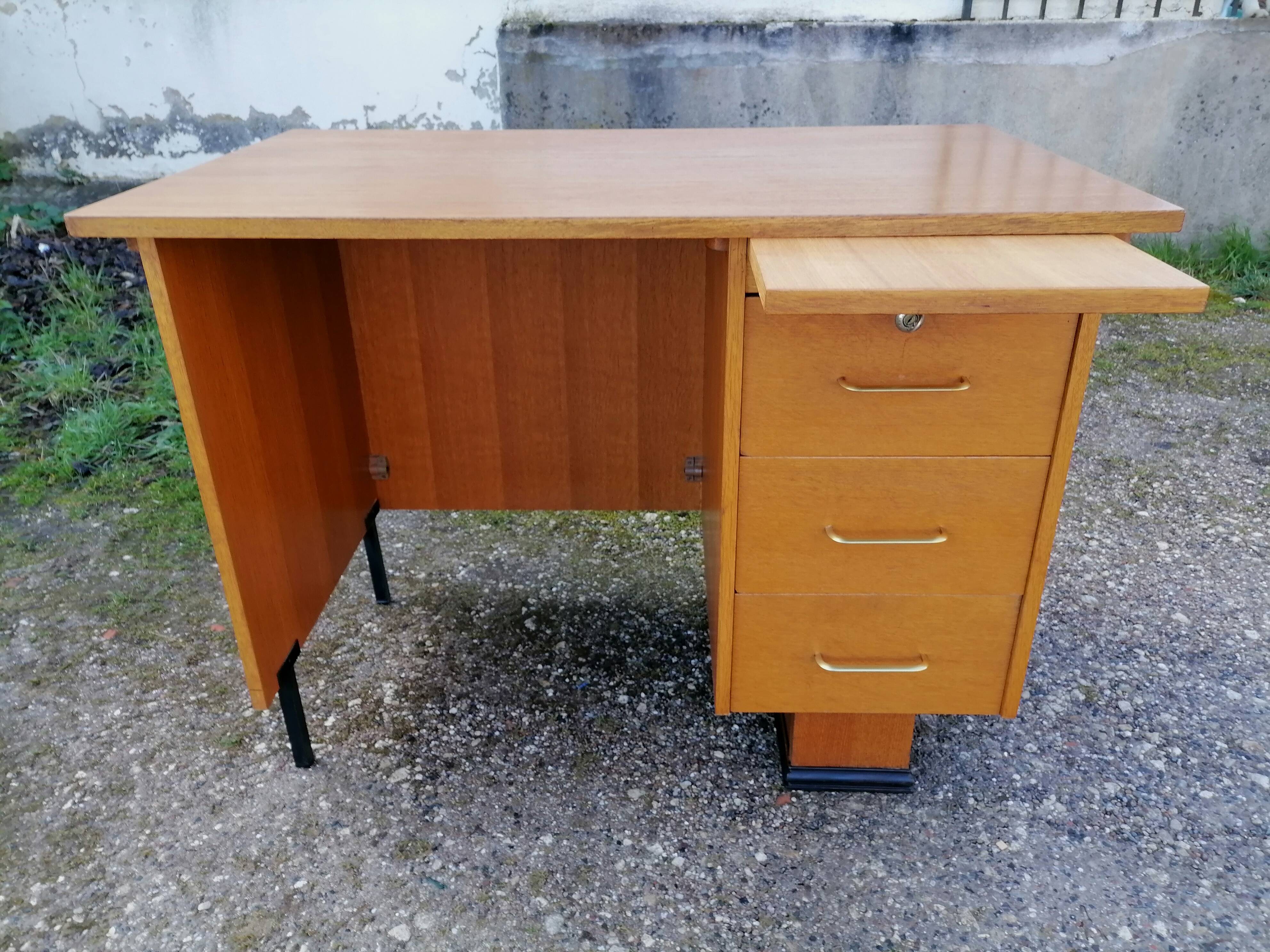 SMALL OFFICE. VINTAGE