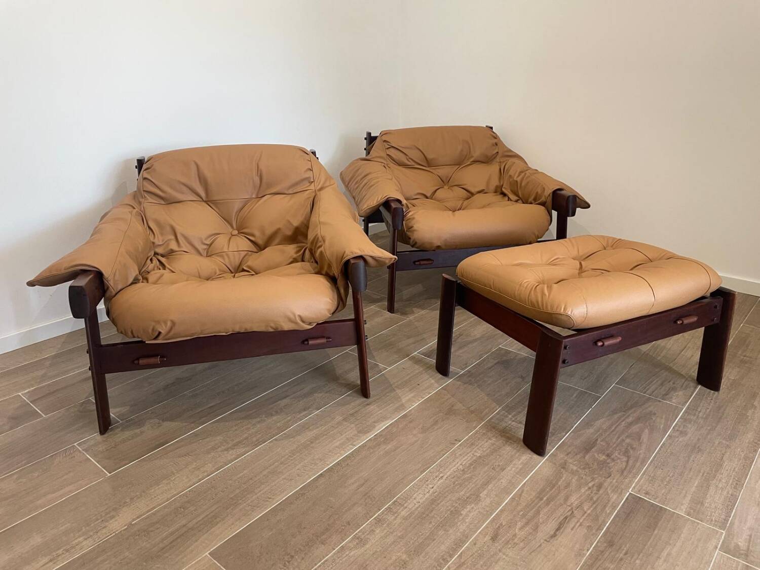 2 MP-41 Lounge Chairs by Percival Lafer