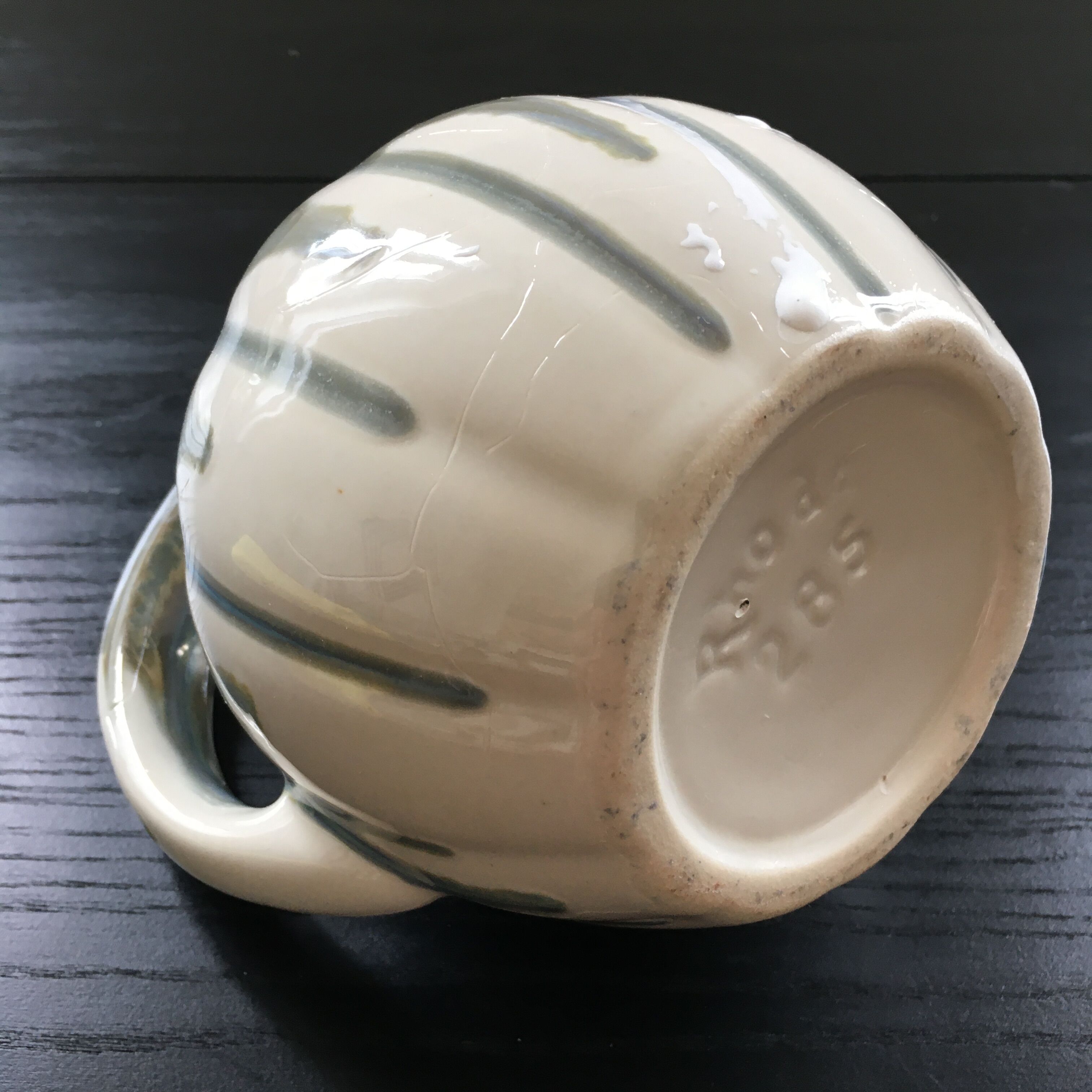 Pitcher melon beige drips