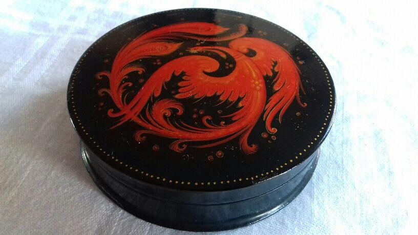 Russian box in black laque, bright red décor