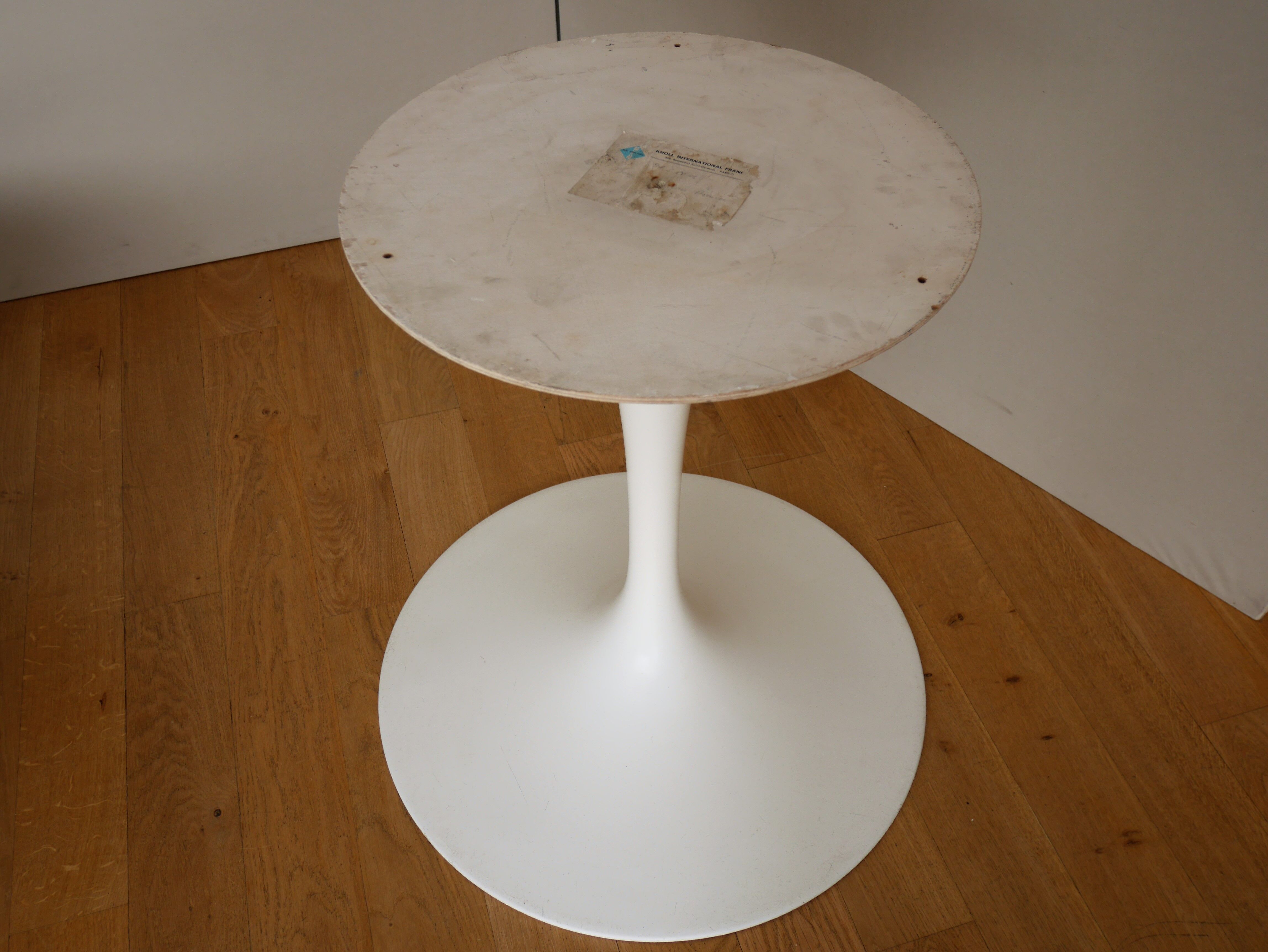 Tulip table by Eero Saarinen for  Knoll International