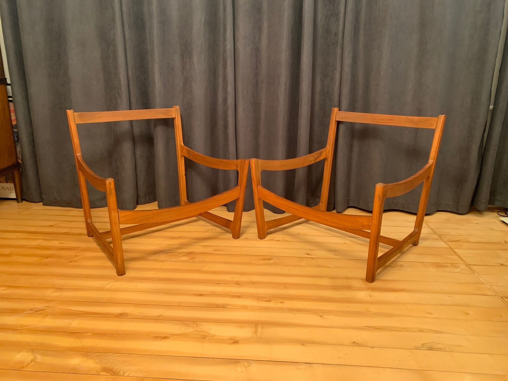 Une paire de fauteuils Tchécoslovaquie années 1970