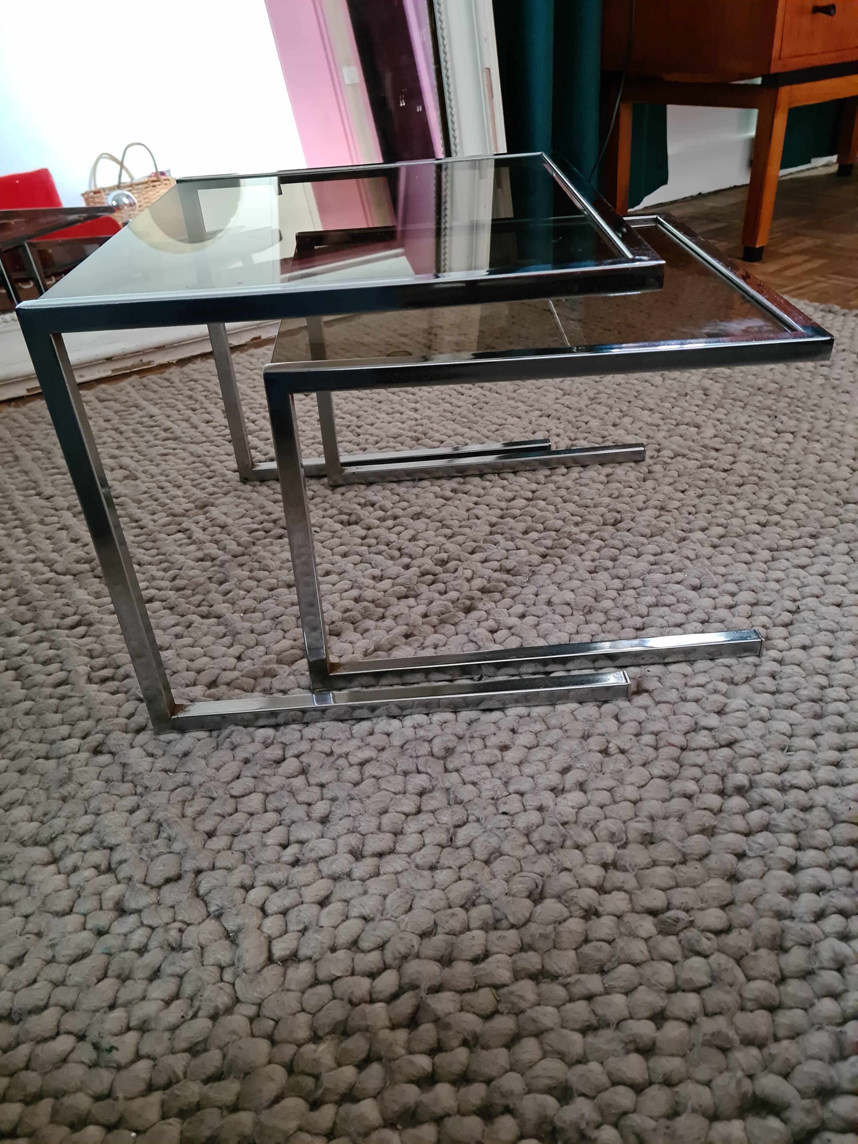 Pair of small tables gigognes