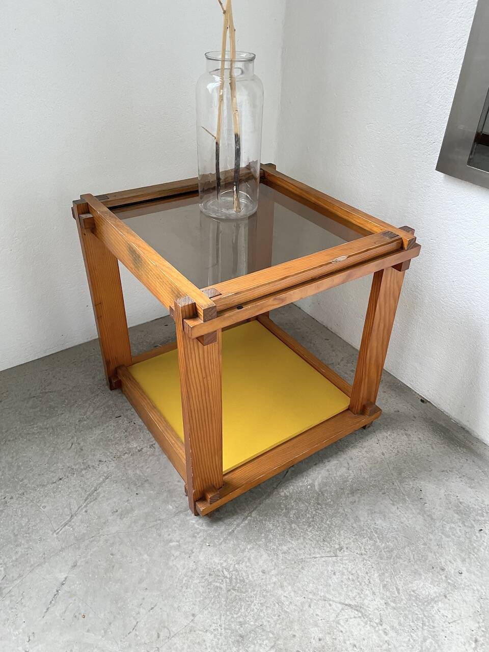 Bedside “cube” side table in pine DLG Regain