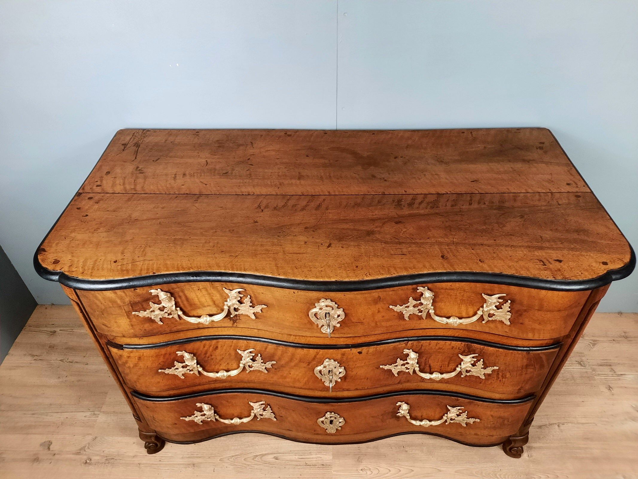 Chest of drawers crossbow louis XV in walnut XVIII th around 1750