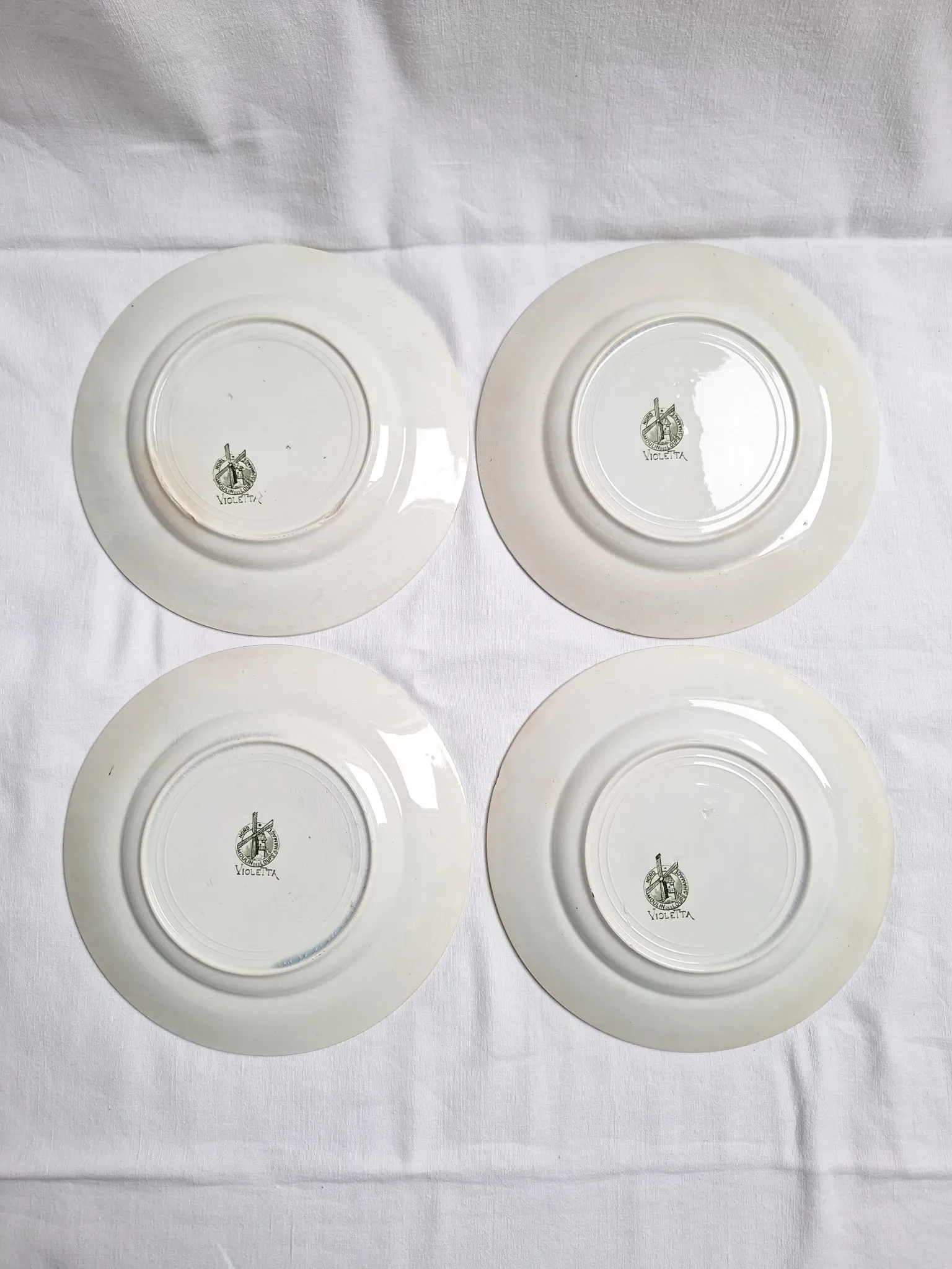 Assiettes plates vertes Moulin des Loups modèle Violetta