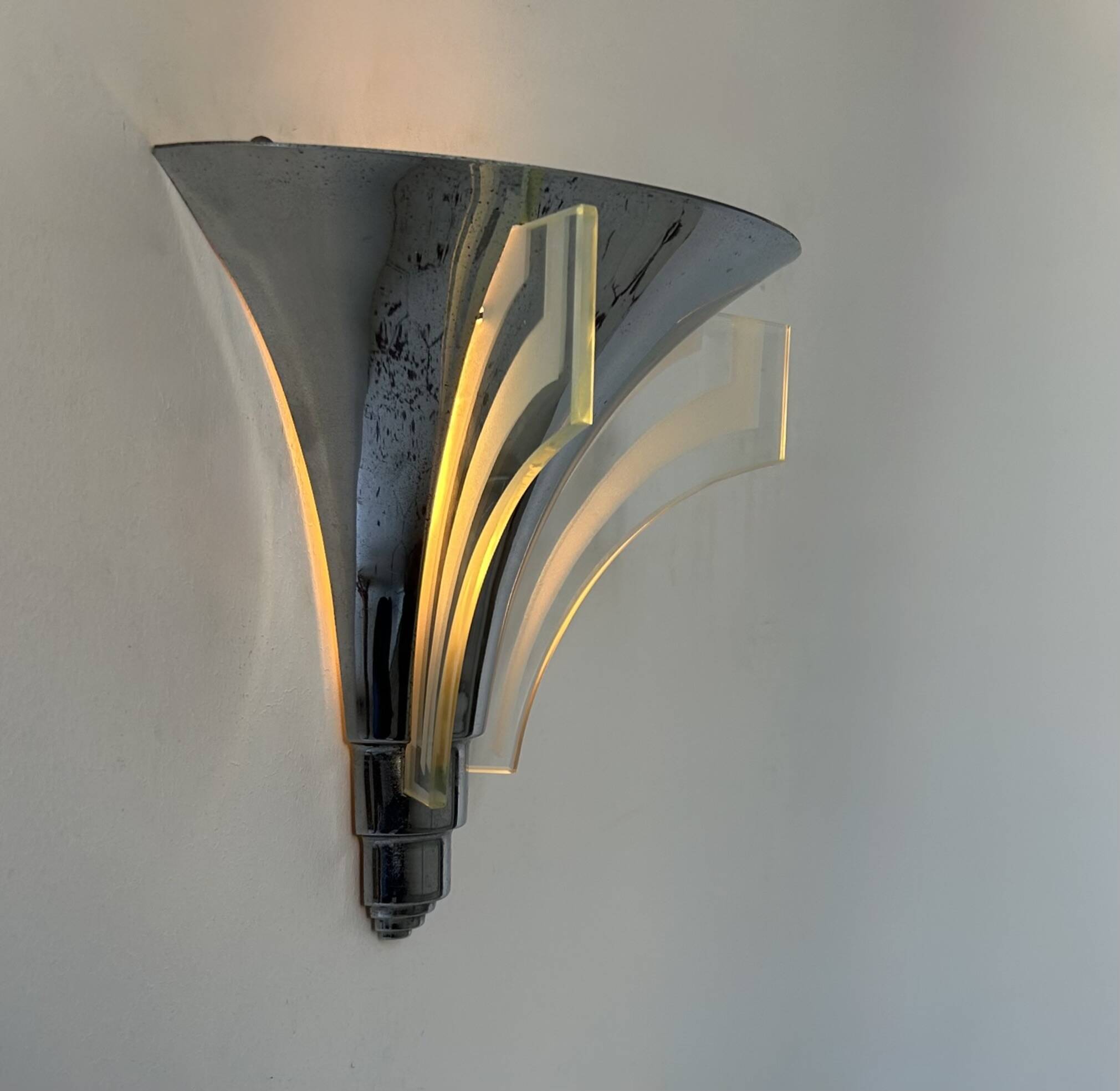 Art Deco modernist wall lamp, chrome and sandblasted glass, France 1930