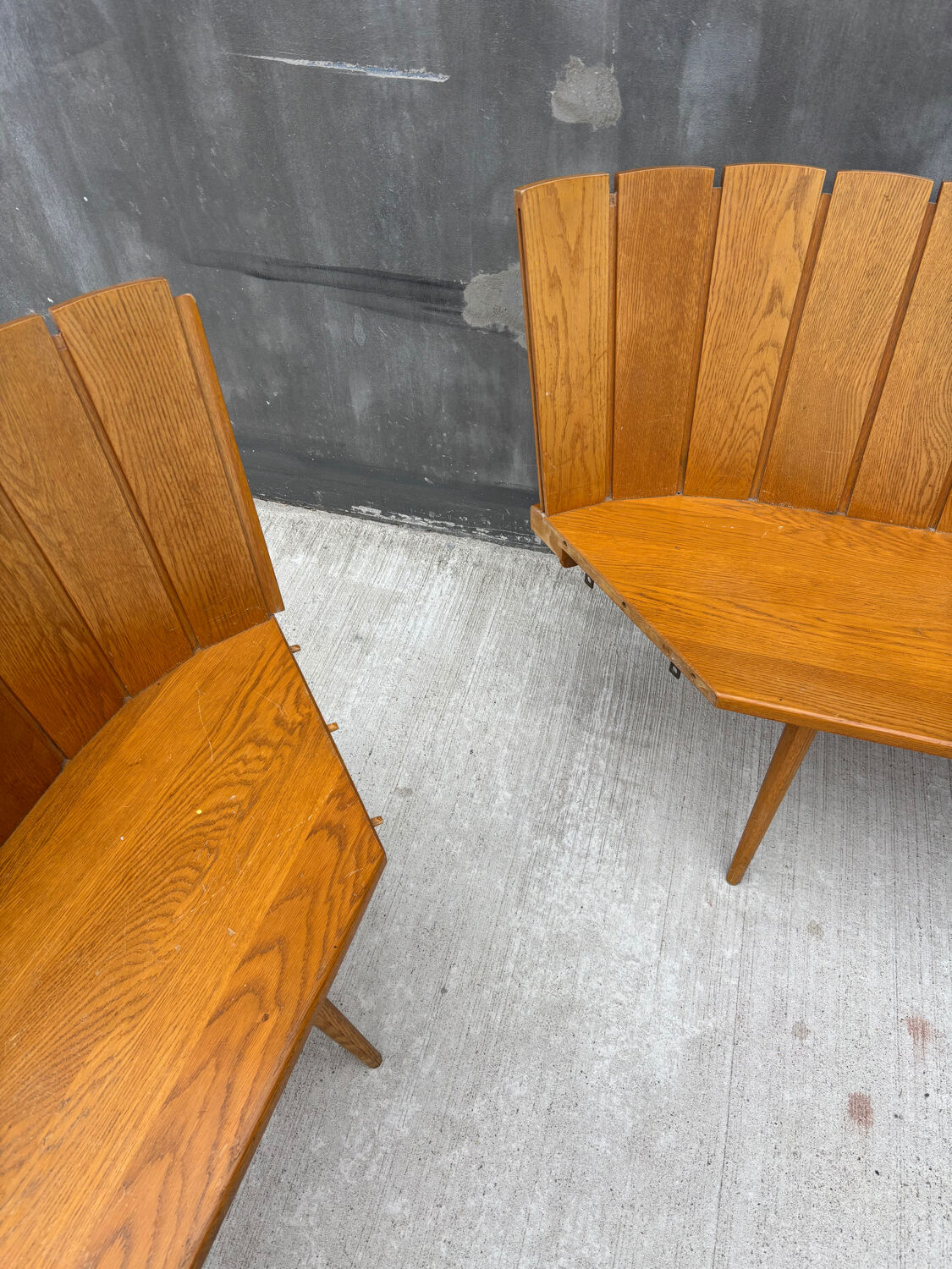 Brutalist corner bench in oak – European design, 1960s/70s
