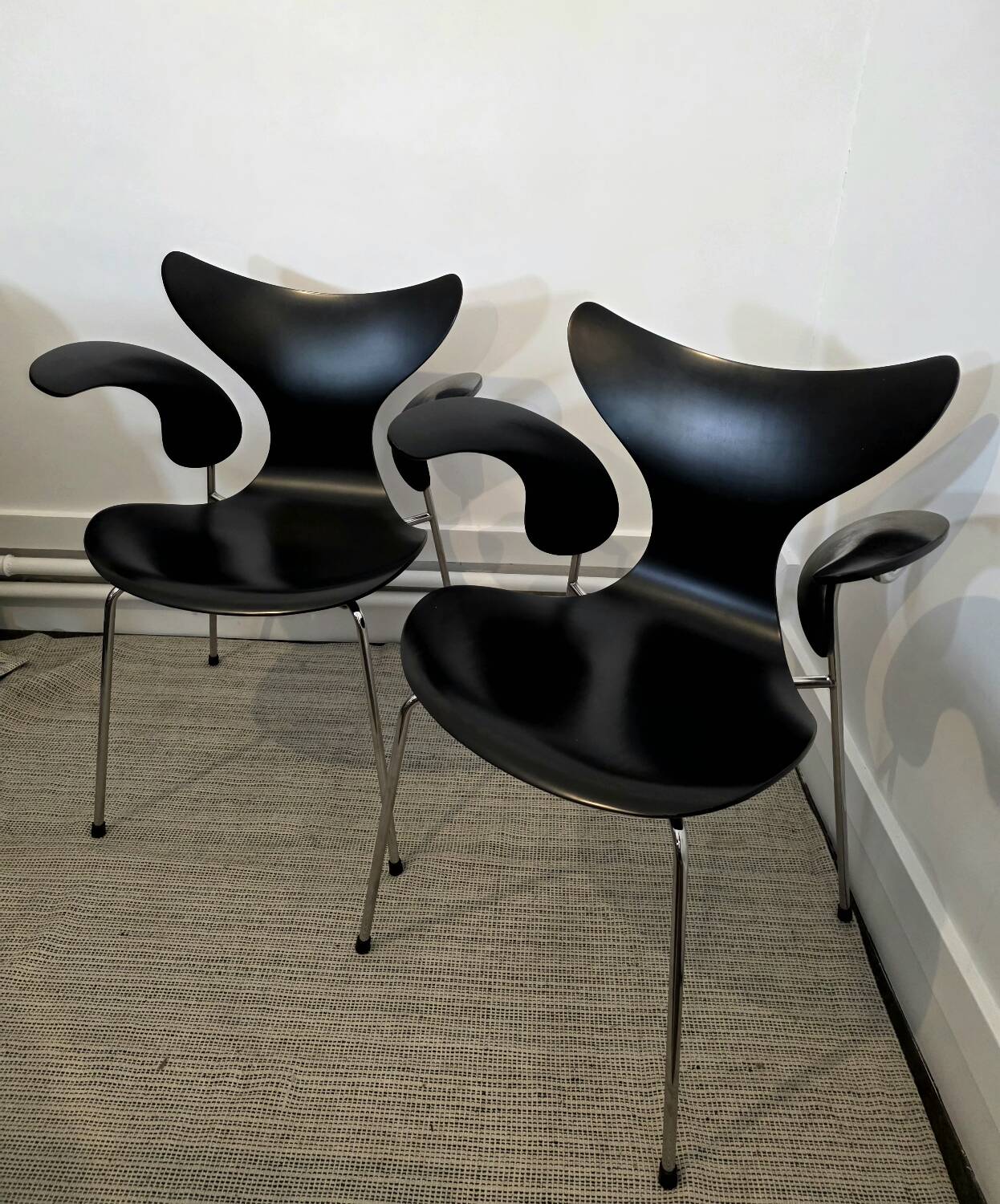 Very rare - Arne Jacobsen “Lily” 3208 armchair – Fritz Hansen – Black lacquered