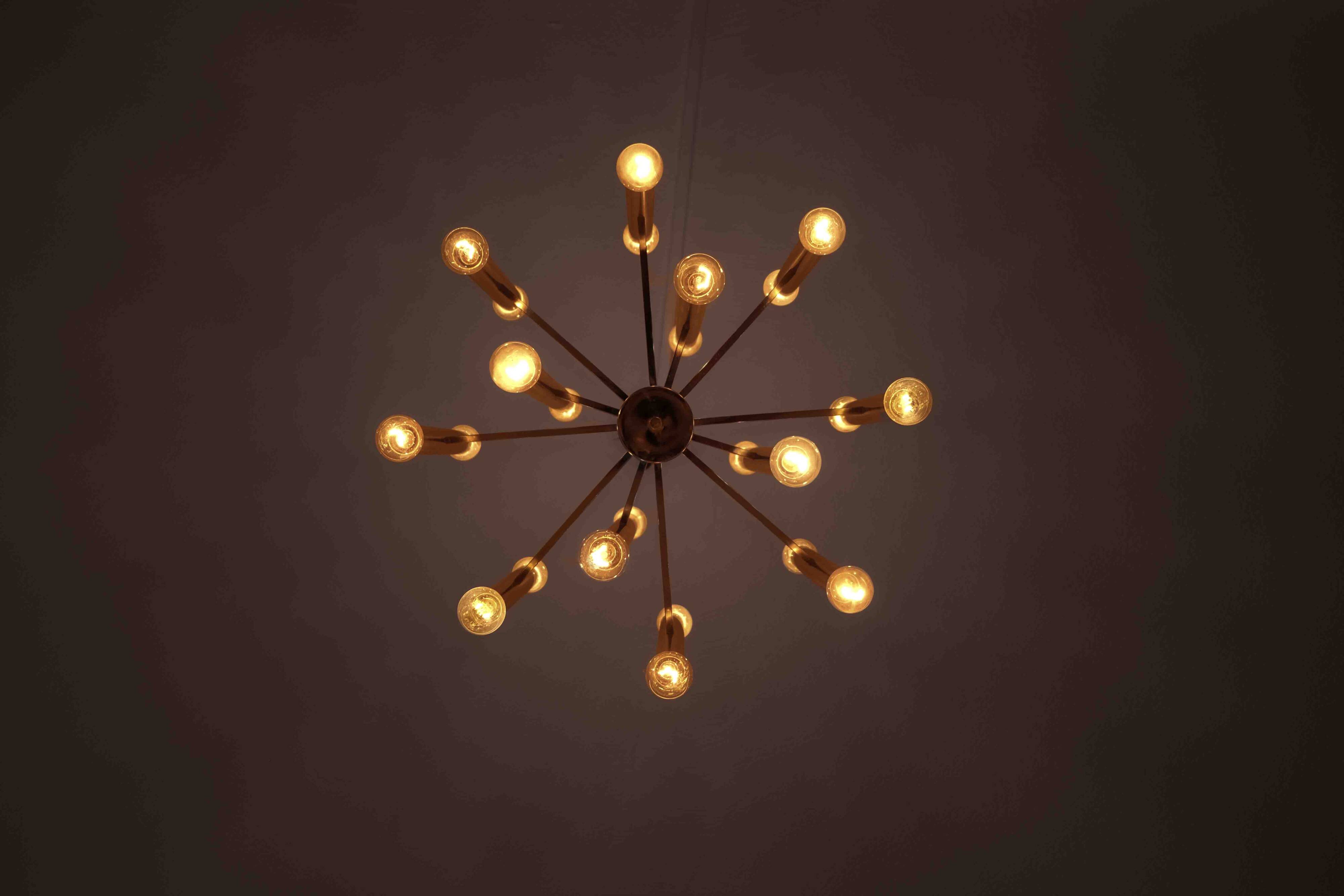 Grand lustre tubulaire Sciolari en laiton, Italie années 1960