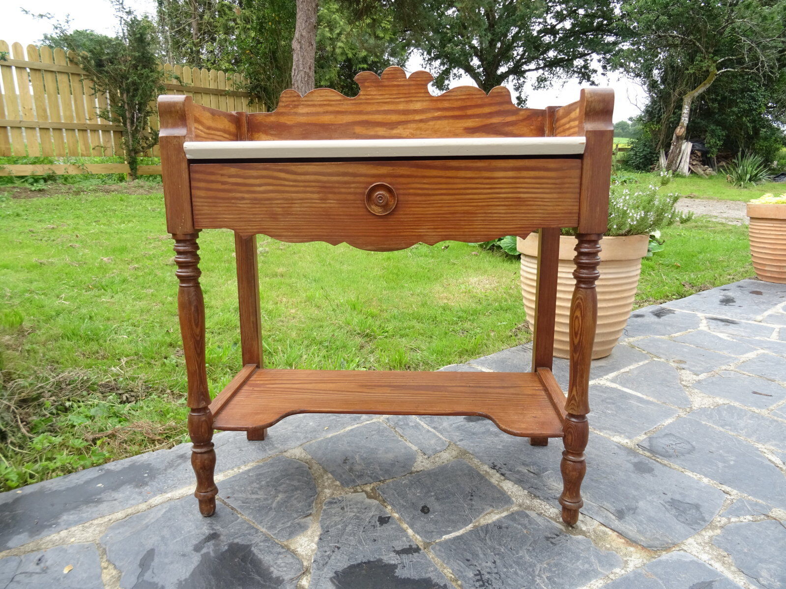 Table de toilette en pichepin