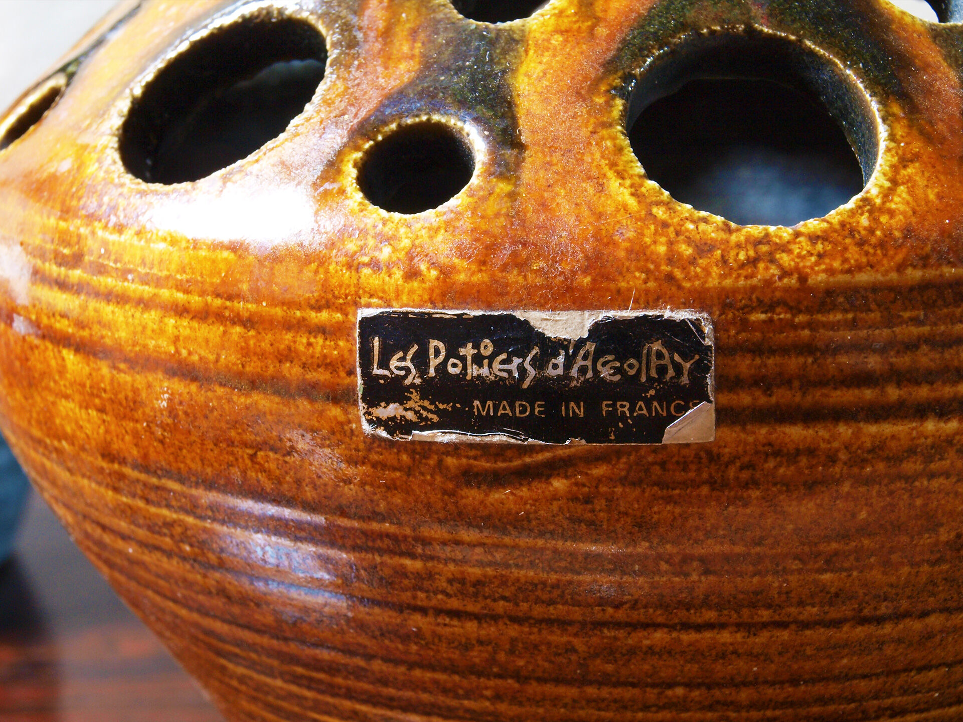Ceramic flower-picnic vase of the potters of Accolay
