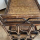 Étagère, console en rotin teinté