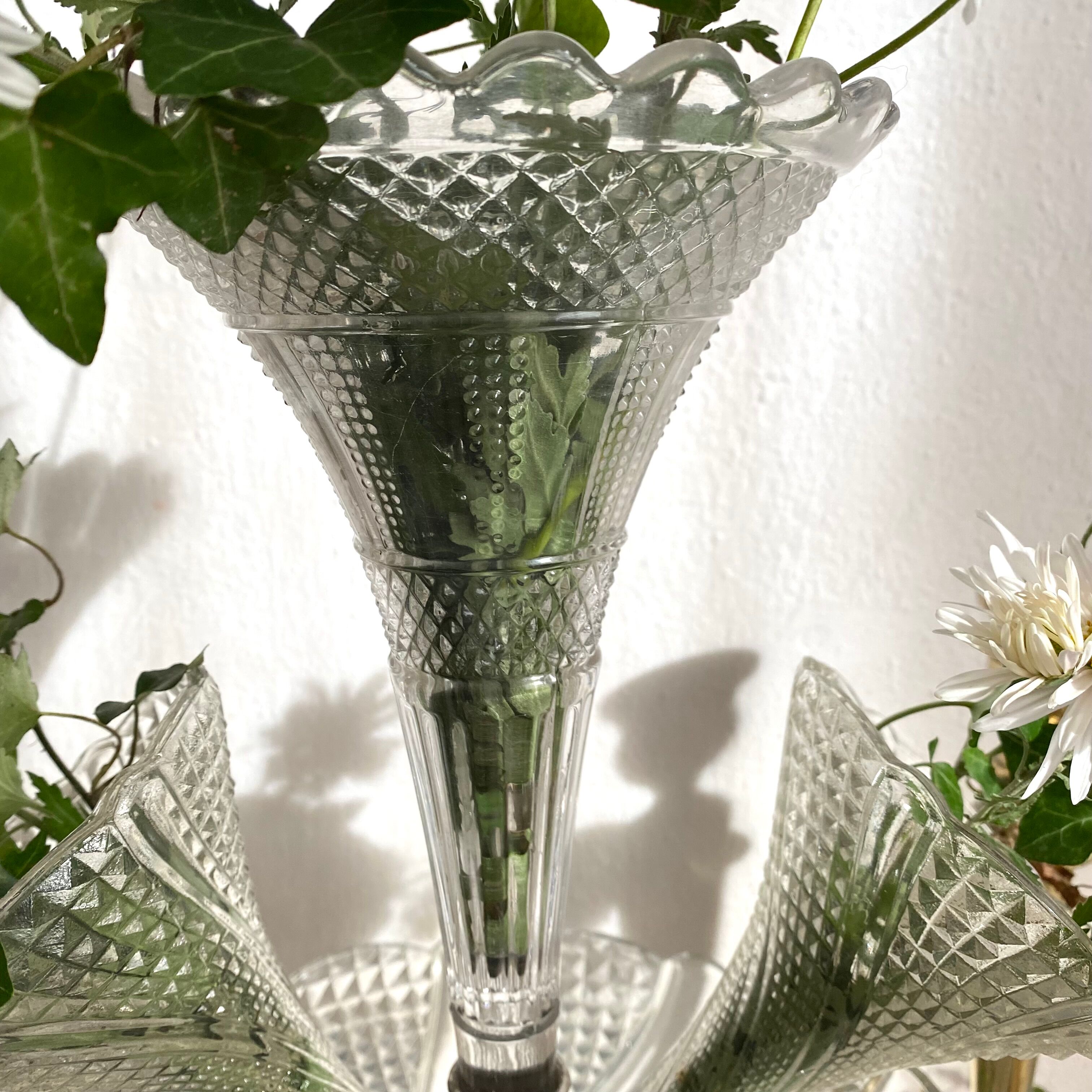 Center table tulip tree vases cornets