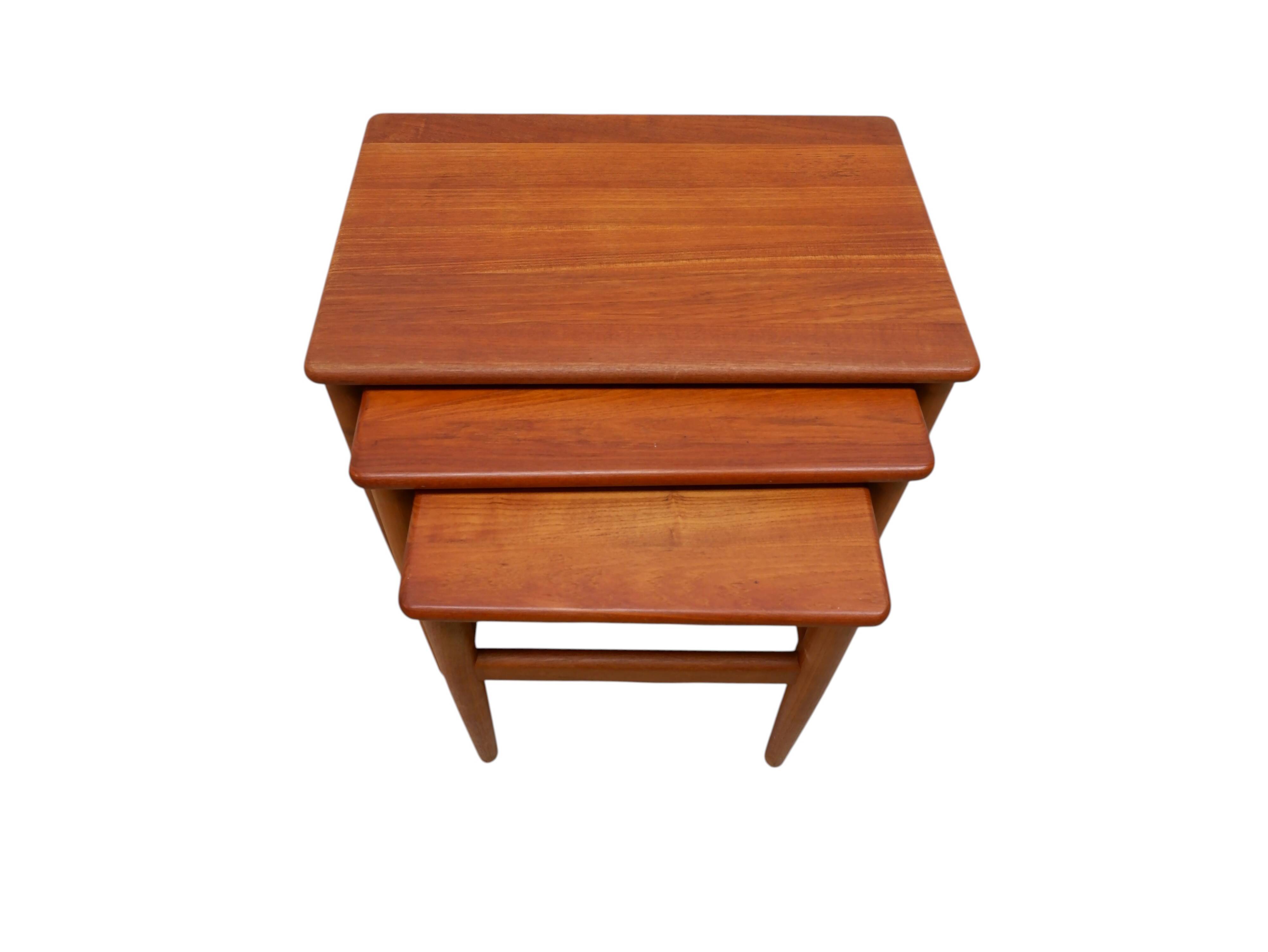 Ensemble de 3 tables d'appoint, danoise des années 1960.