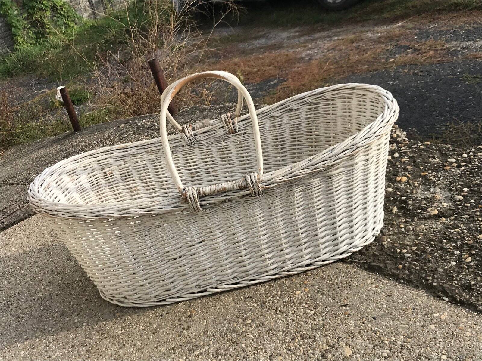 Rustic white woven wicker laundry basket — 1960s, large oval shape 77×41×25 cm