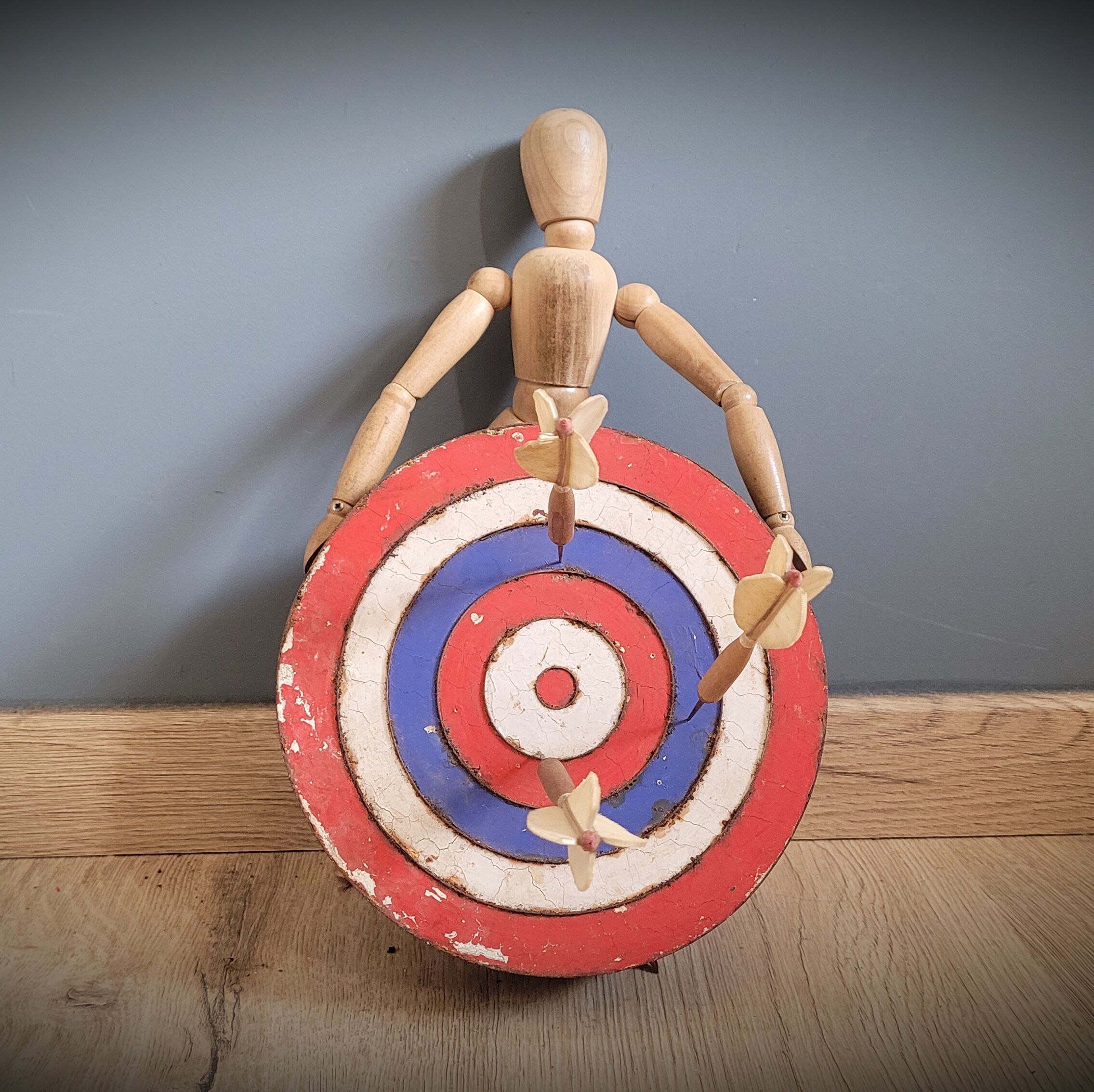 Shooting target with 3 arrows