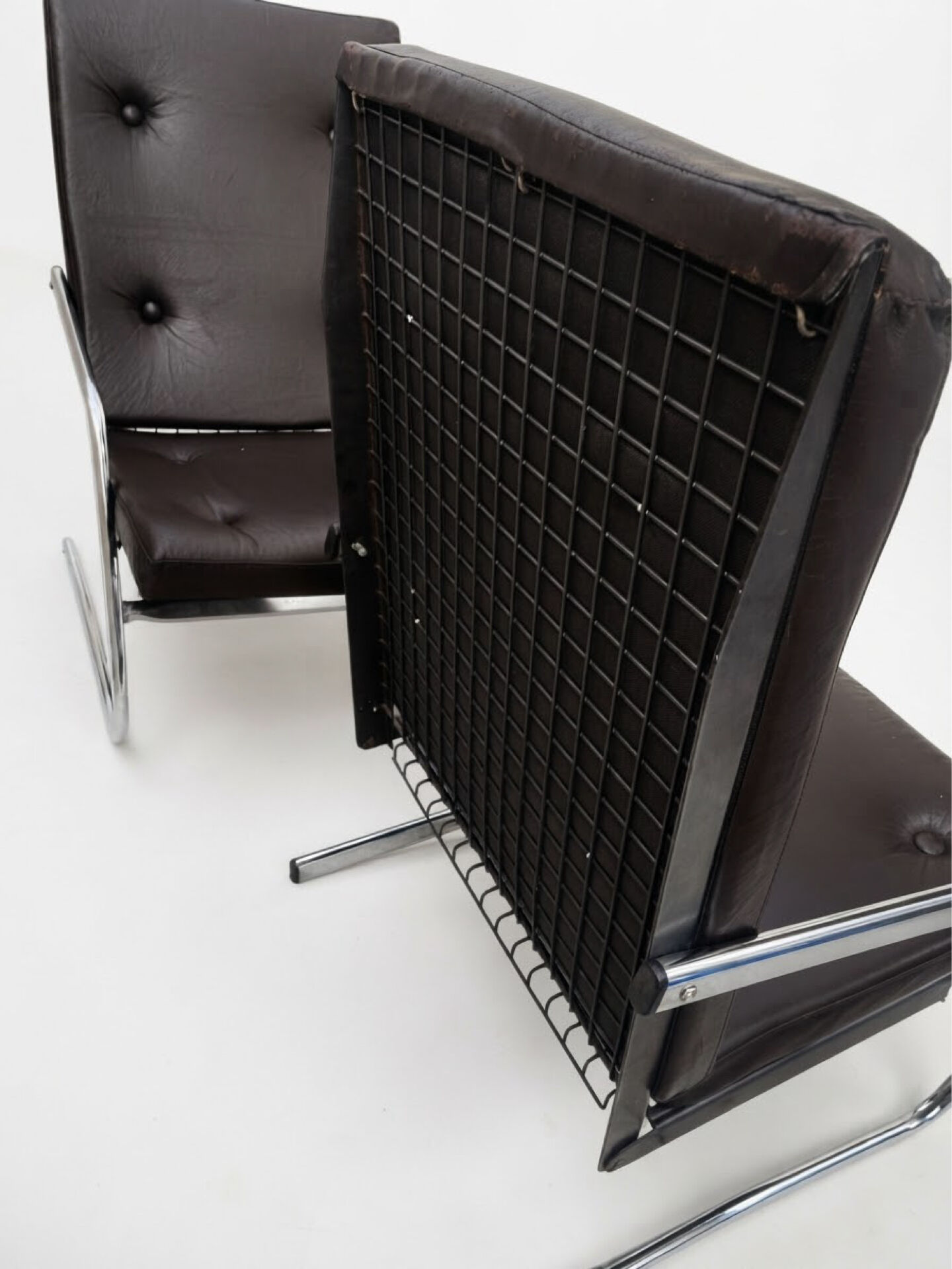 2 cantilever chairs with tubular chrome structure by Pierson of Fra