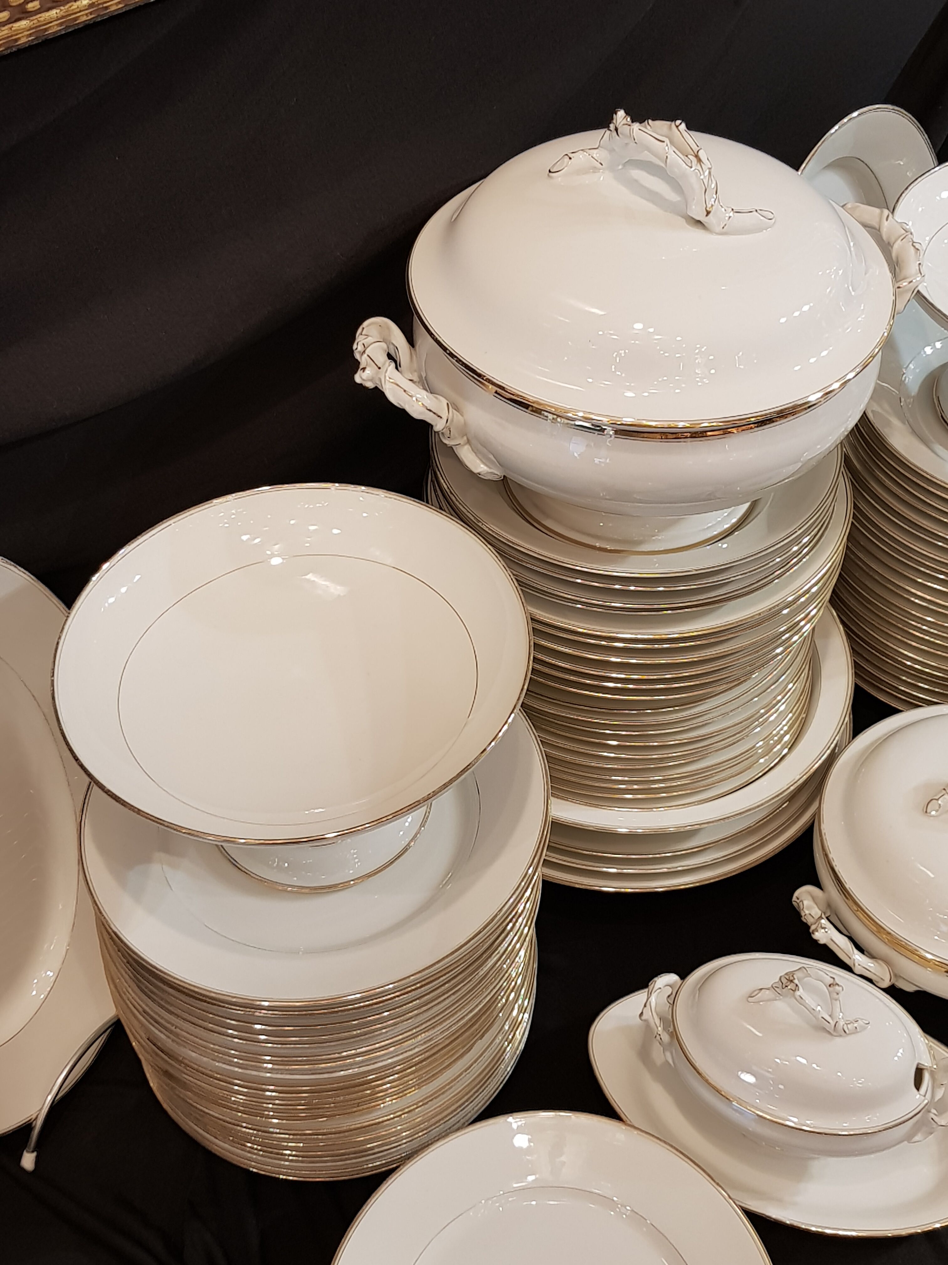 Limoges porcelain table service 79 pieces