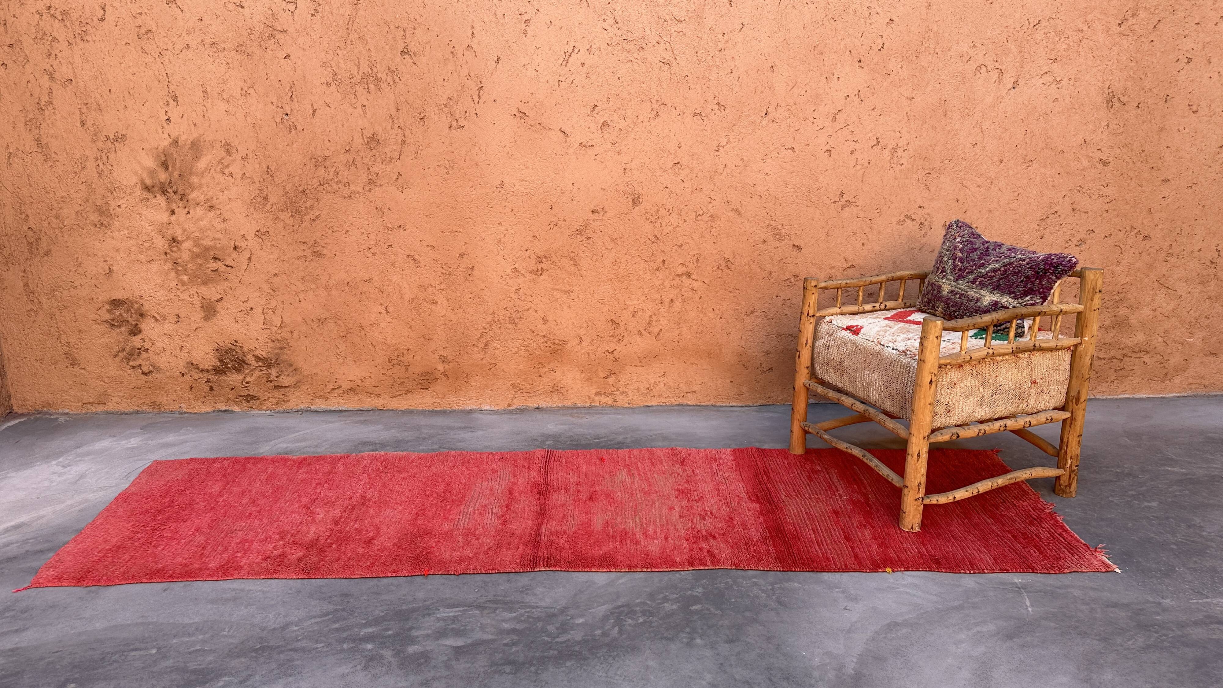 Moroccan rug Beni M'Guild red - 320 x 90 cm