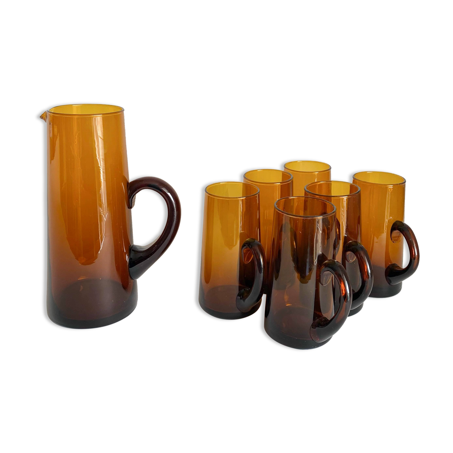 Carafe service and amber glasses