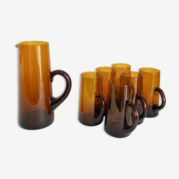 Carafe service and amber glasses