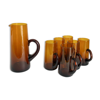 Carafe service and amber glasses