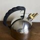 Bouilloire Alessi 1980 par Richard Sapper post moderne