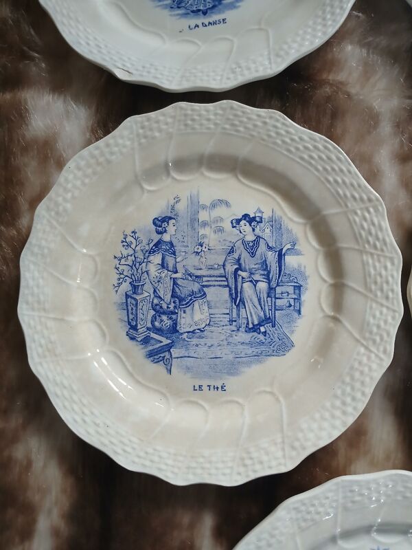 7 assiettes à dessert anciennes en Terre de fer