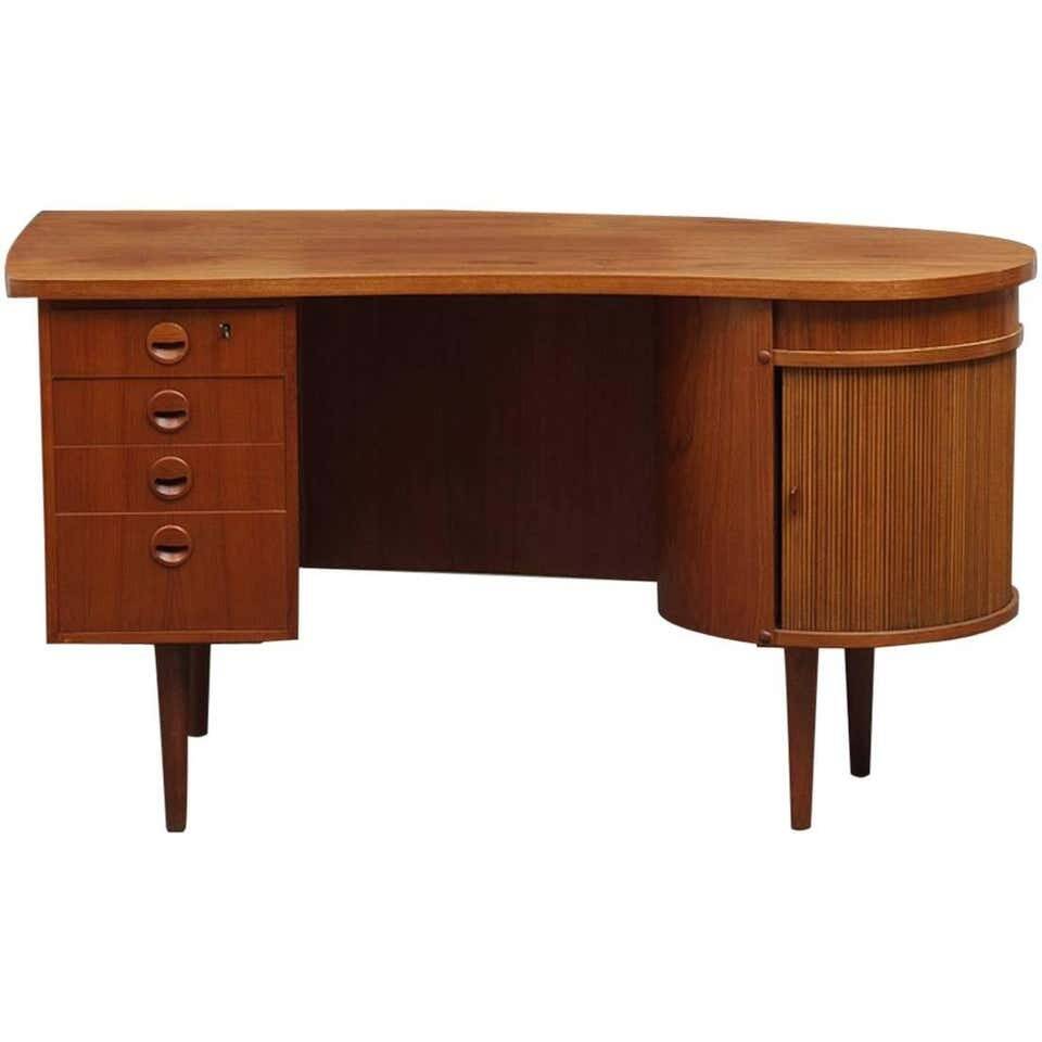 Bureau kidney danois en teck marron années 1950 — forme organique et tambour