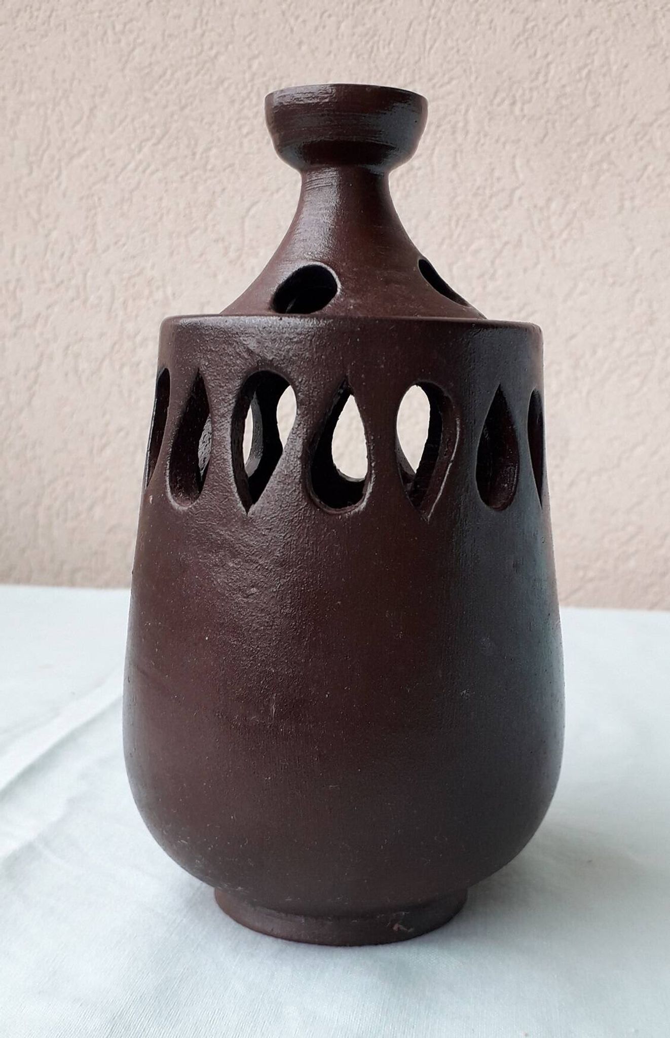 Stoneware tealight holder