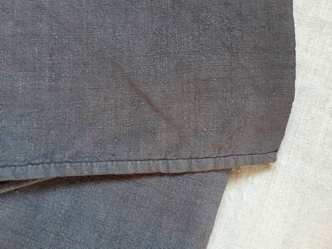Tissu de chanvre teint en gris foncé