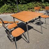 set of 4 formica chairs and table / vintage