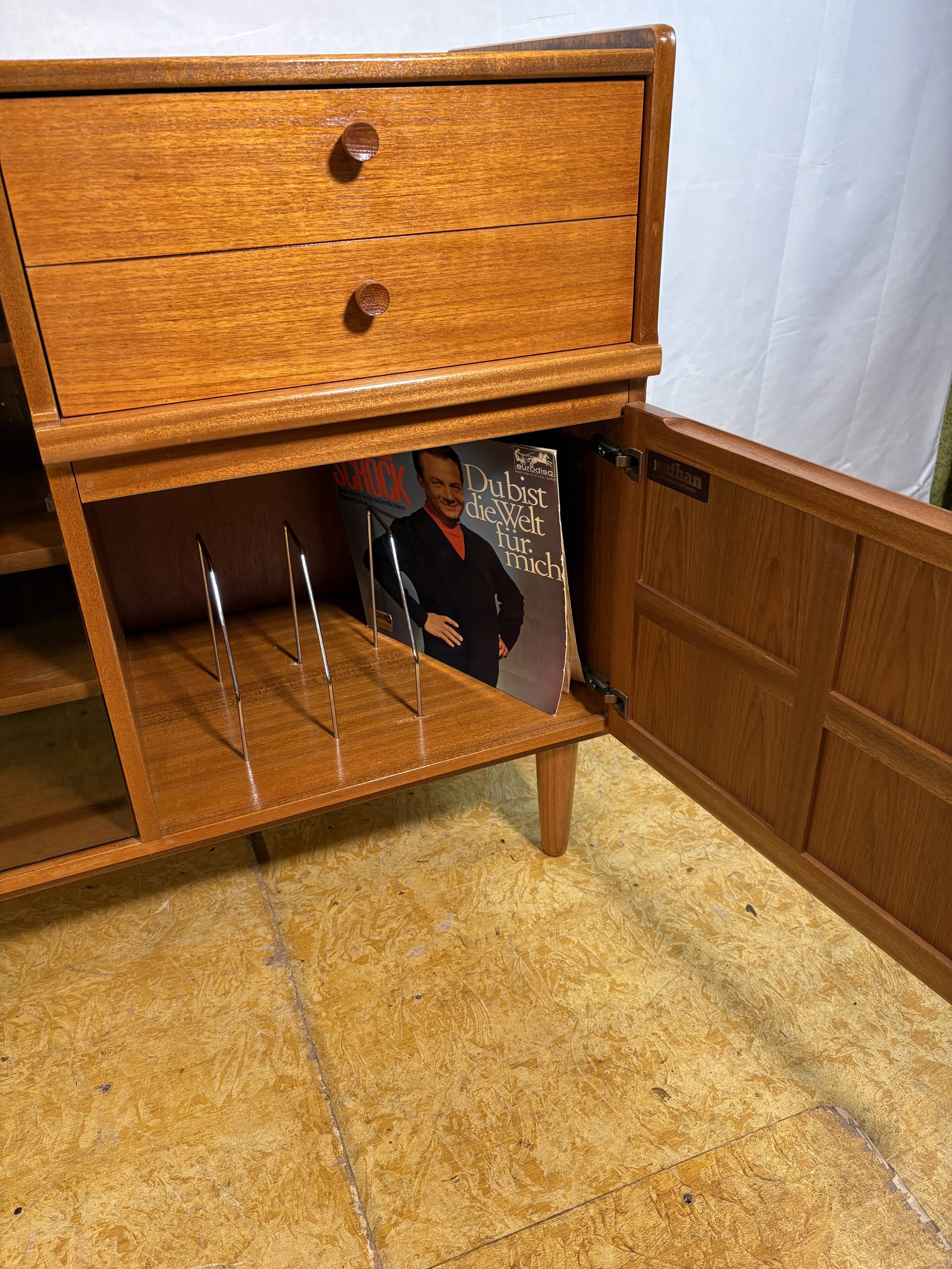 Cabinet de musique en teck rétro des années 50 par Nathan (vers 1960) Un fantastique an