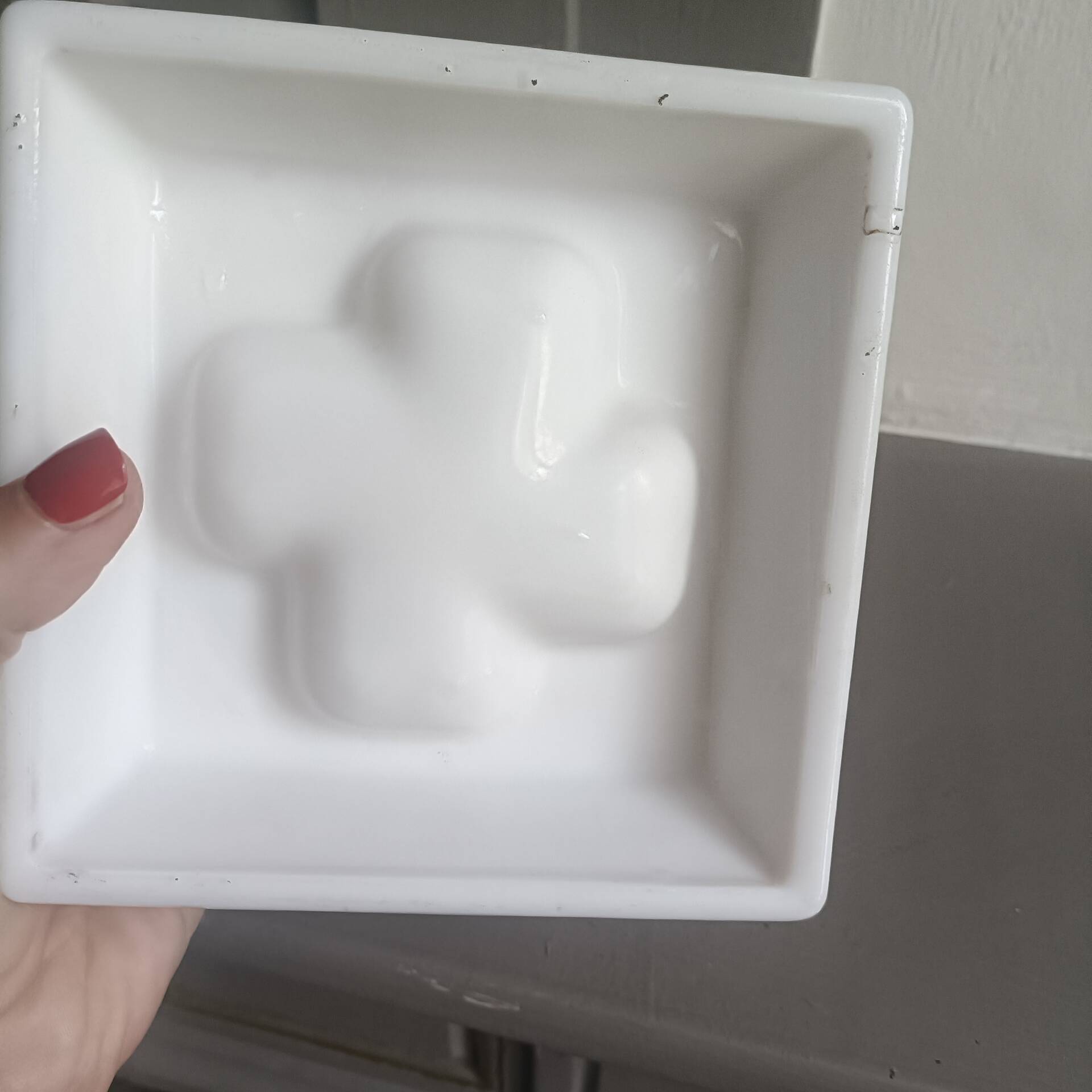 Cendrier en verre blanc, années 70