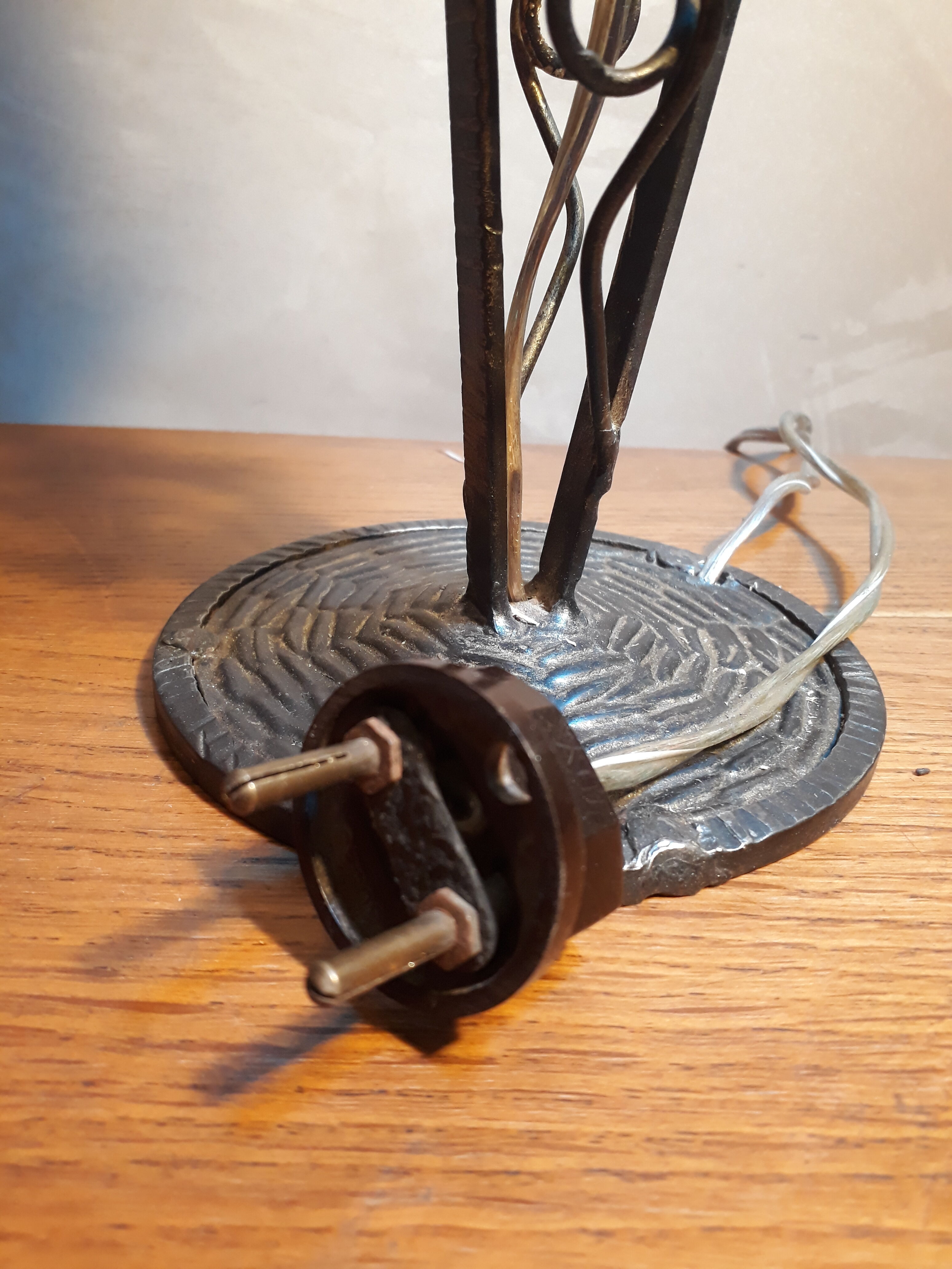 Black wrought iron lamp with gold patina