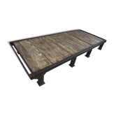 Table basse industrielle en métal et sapin 1950