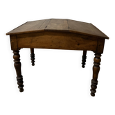 Sloped desk in walnut