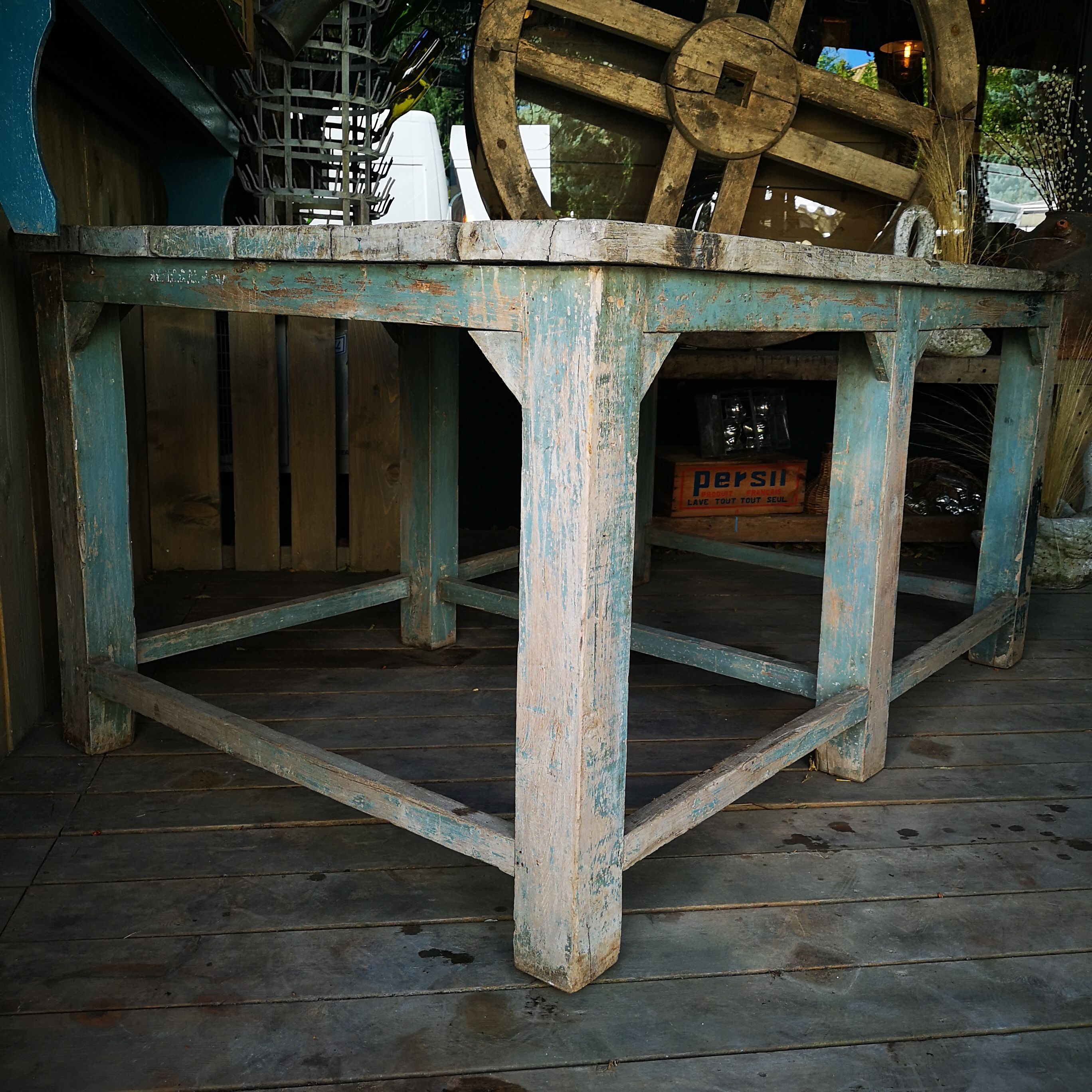 Workshop set, industrial central island.